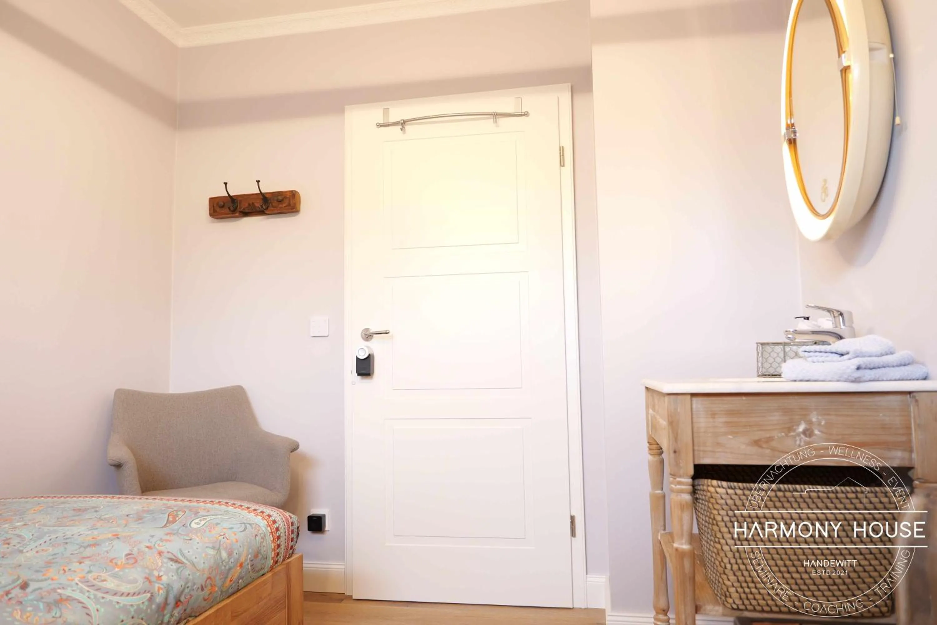 Photo of the whole room in Harmony House