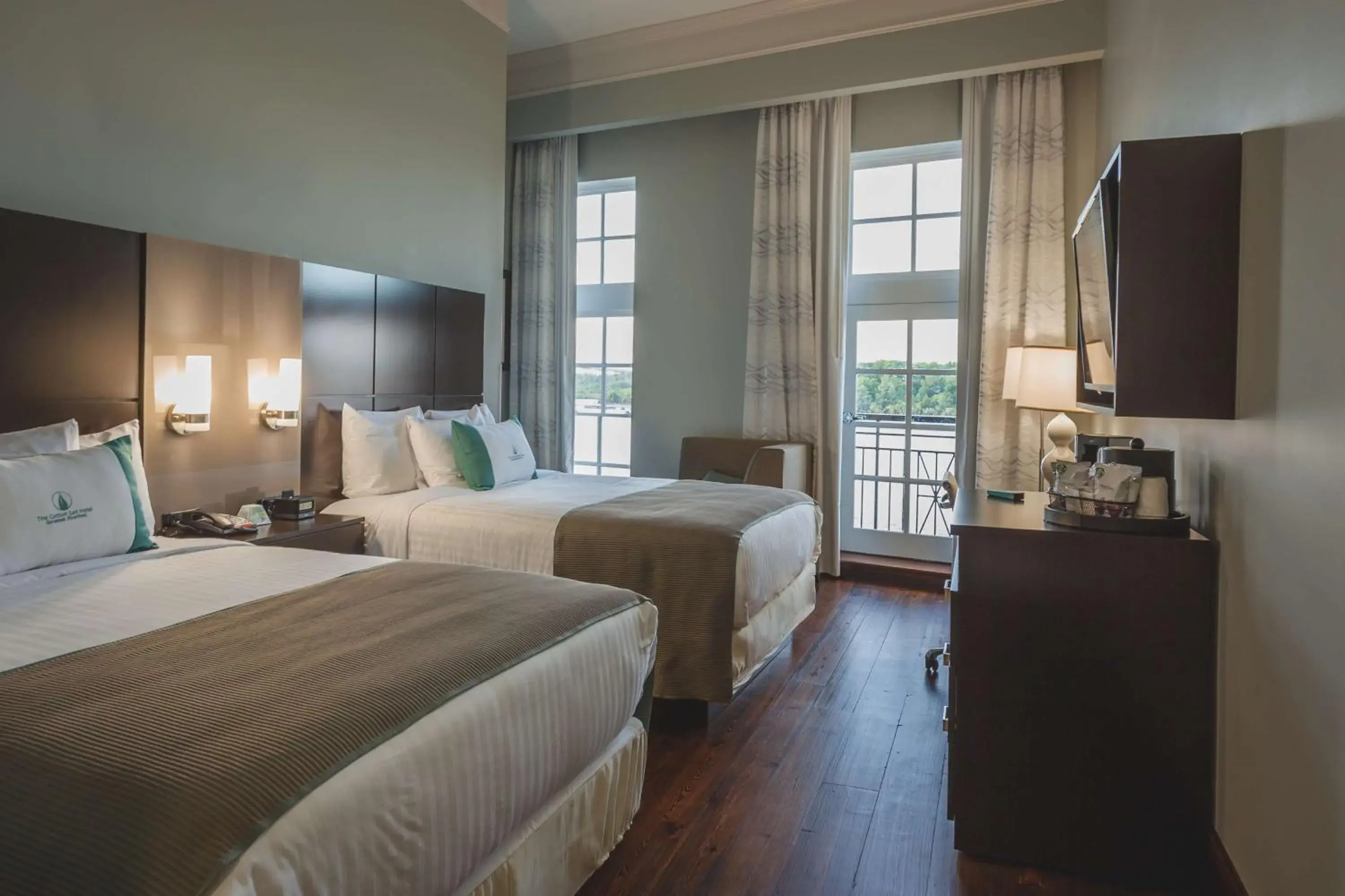 Bedroom, Bed in The Cotton Sail Hotel Savannah - Tapestry Collection by Hilton Bedroom, Bed in The Cotton Sail Hotel Savannah - Tapestry Collection by Hilton