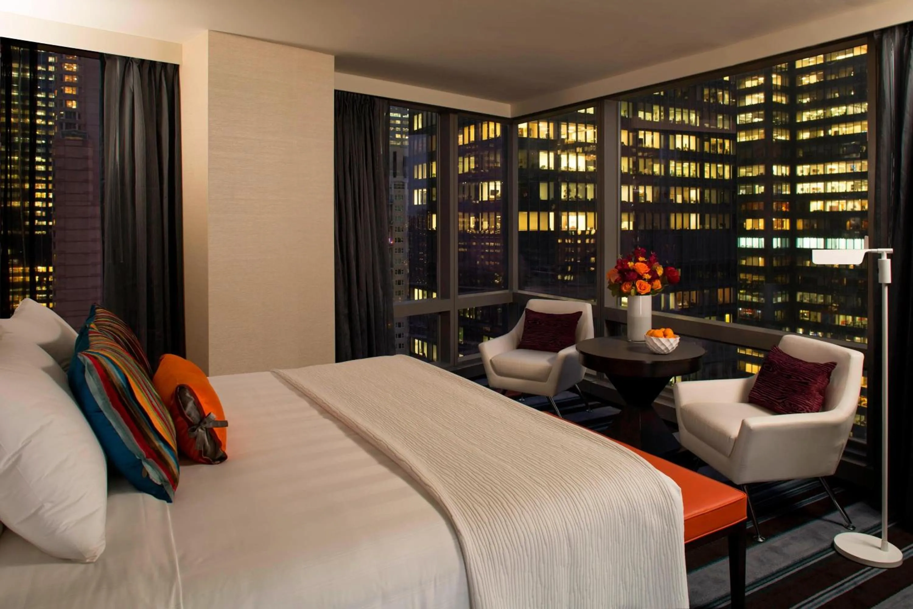 Photo of the whole room, Bed in Courtyard by Marriott New York Manhattan/Central Park