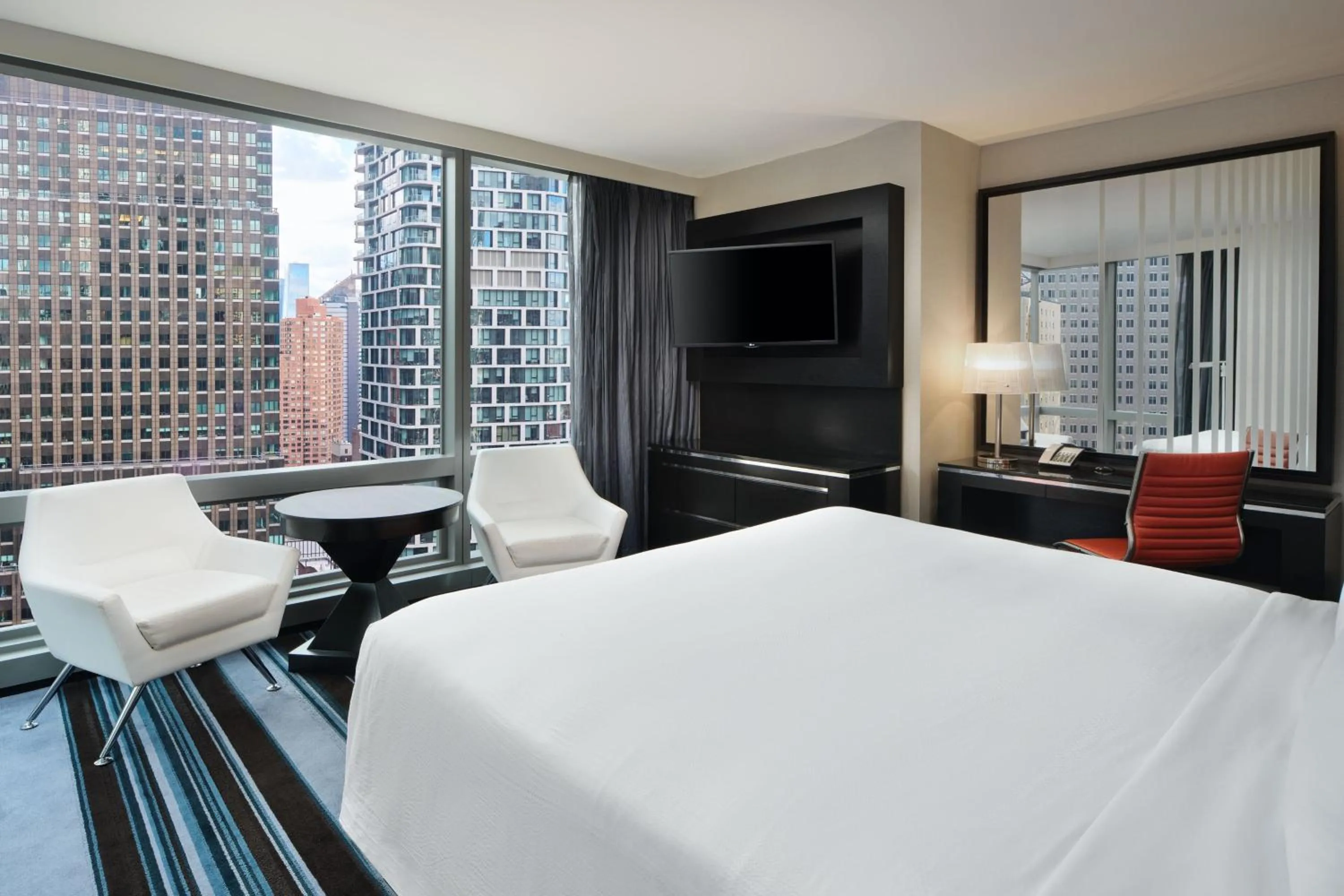Photo of the whole room, Bed in Courtyard by Marriott New York Manhattan/Central Park