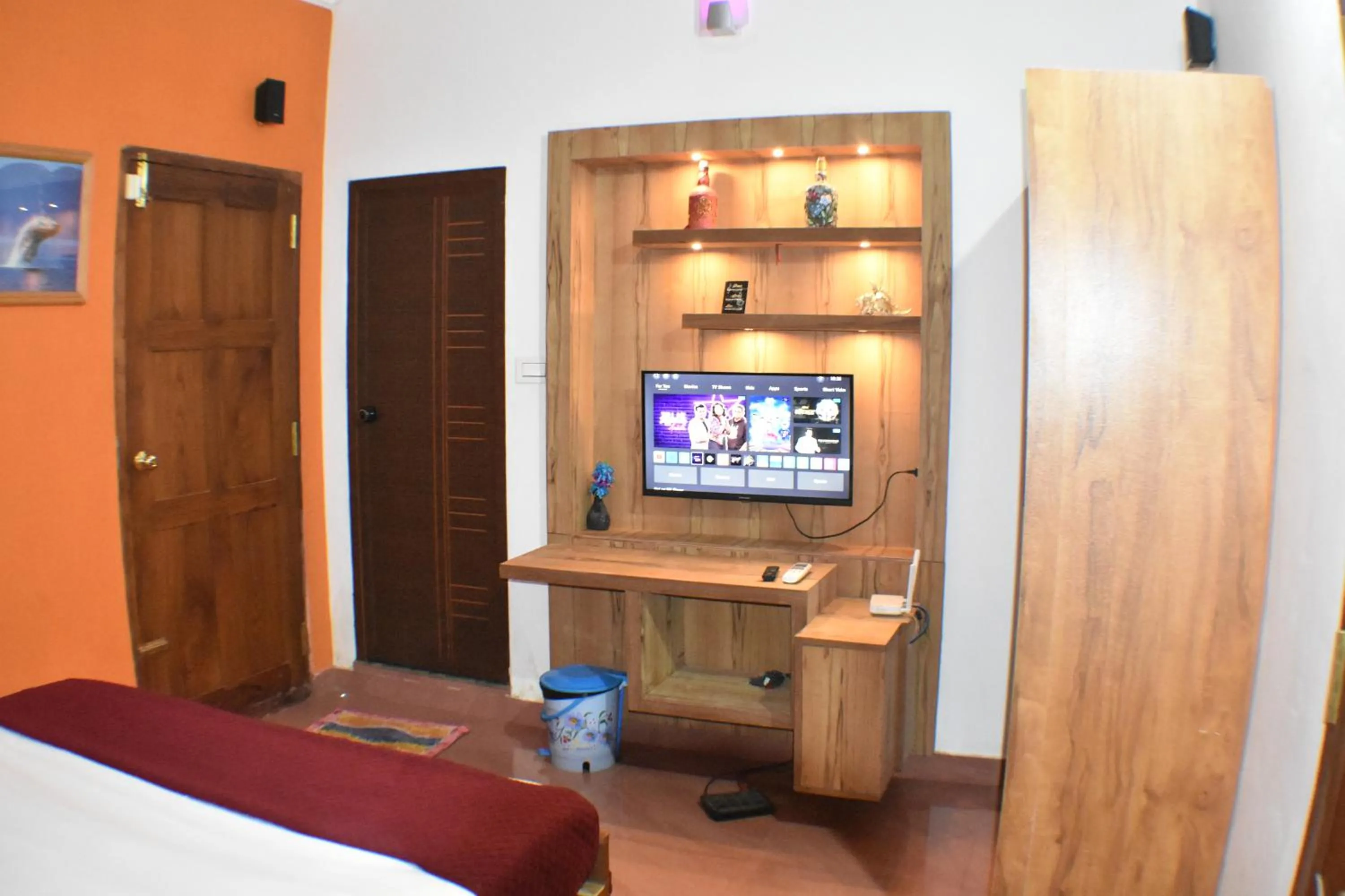 TV and multimedia, Bed in Ben's Villa Kannur !