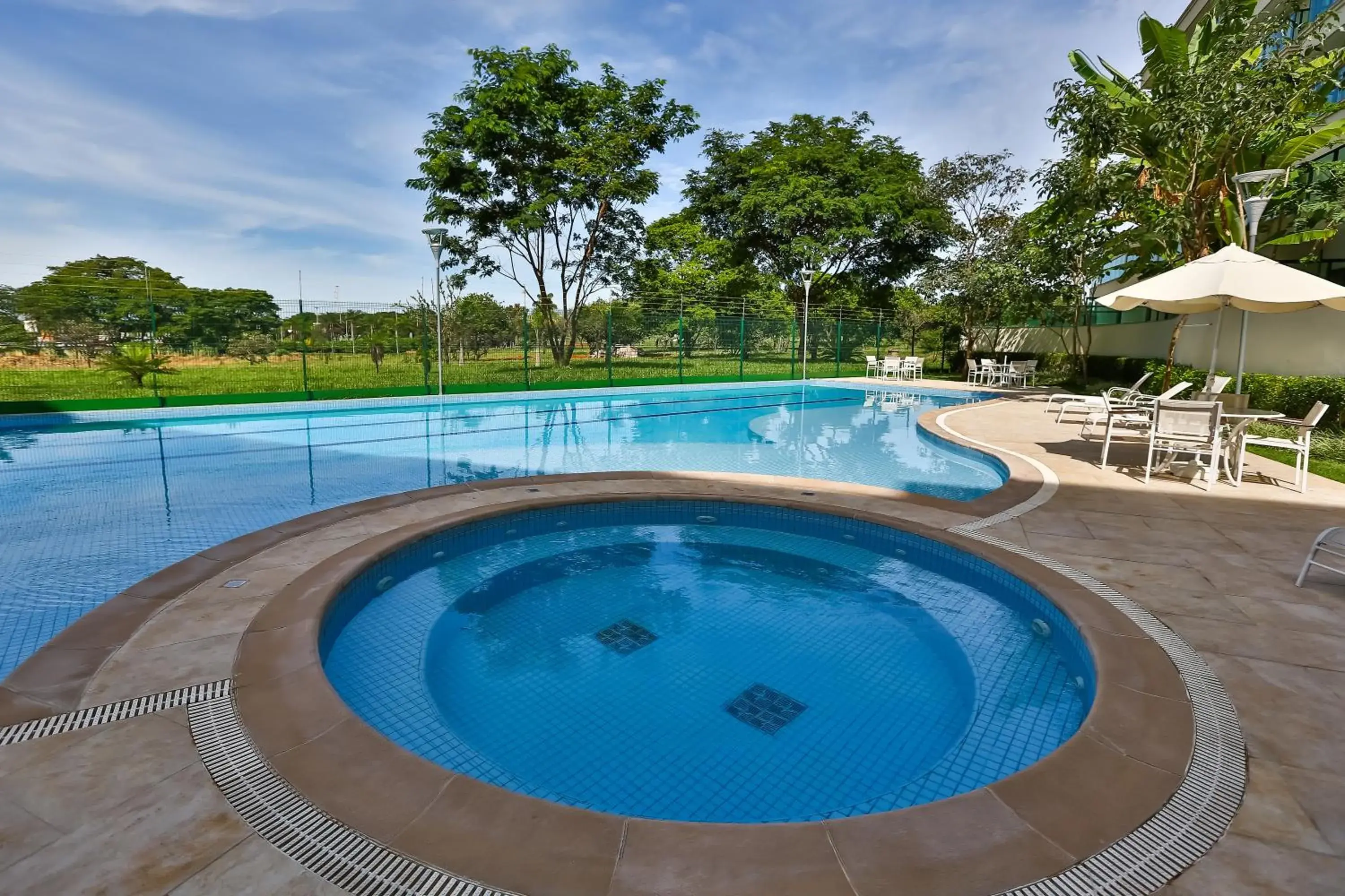 Swimming pool in Quality Hotel & Suites Brasília Swimming pool in Quality Hotel & Suites Brasília