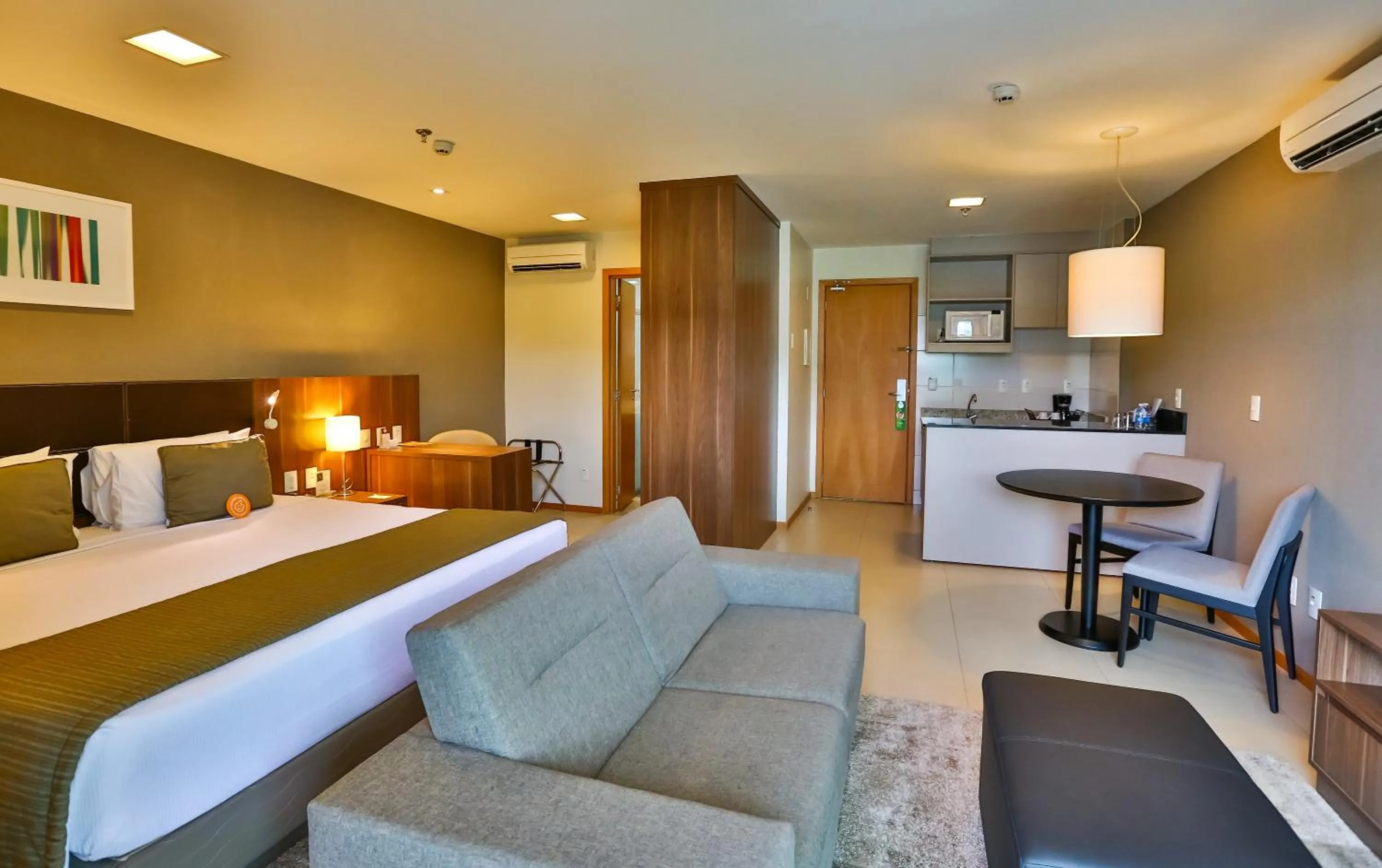 Living room, Bed in Quality Hotel & Suites Brasília