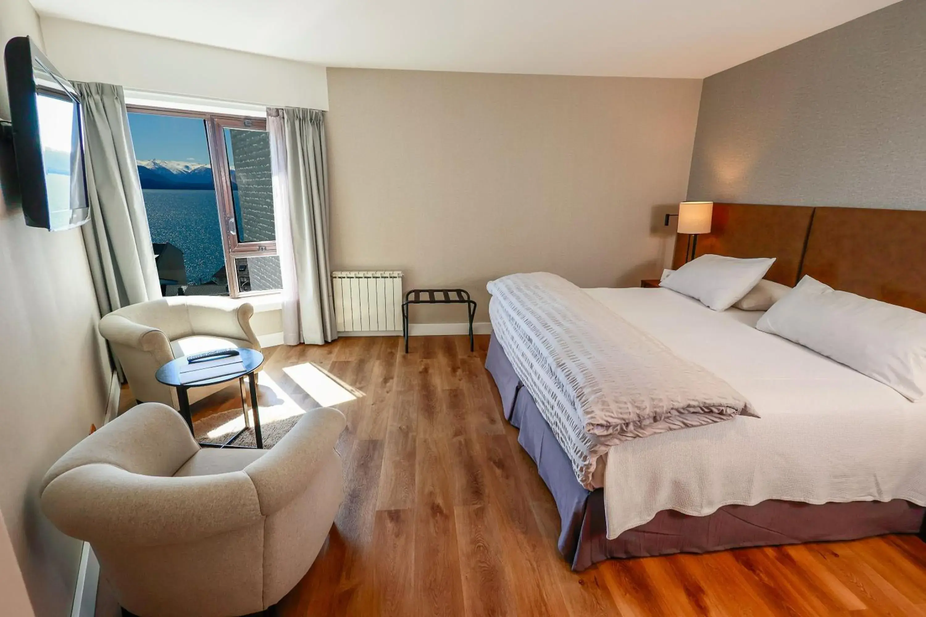 Superior Guest room with 1 King, Partial lake view in Sheraton Bariloche Hotel Superior Guest room with 1 King, Partial lake view in Sheraton Bariloche Hotel