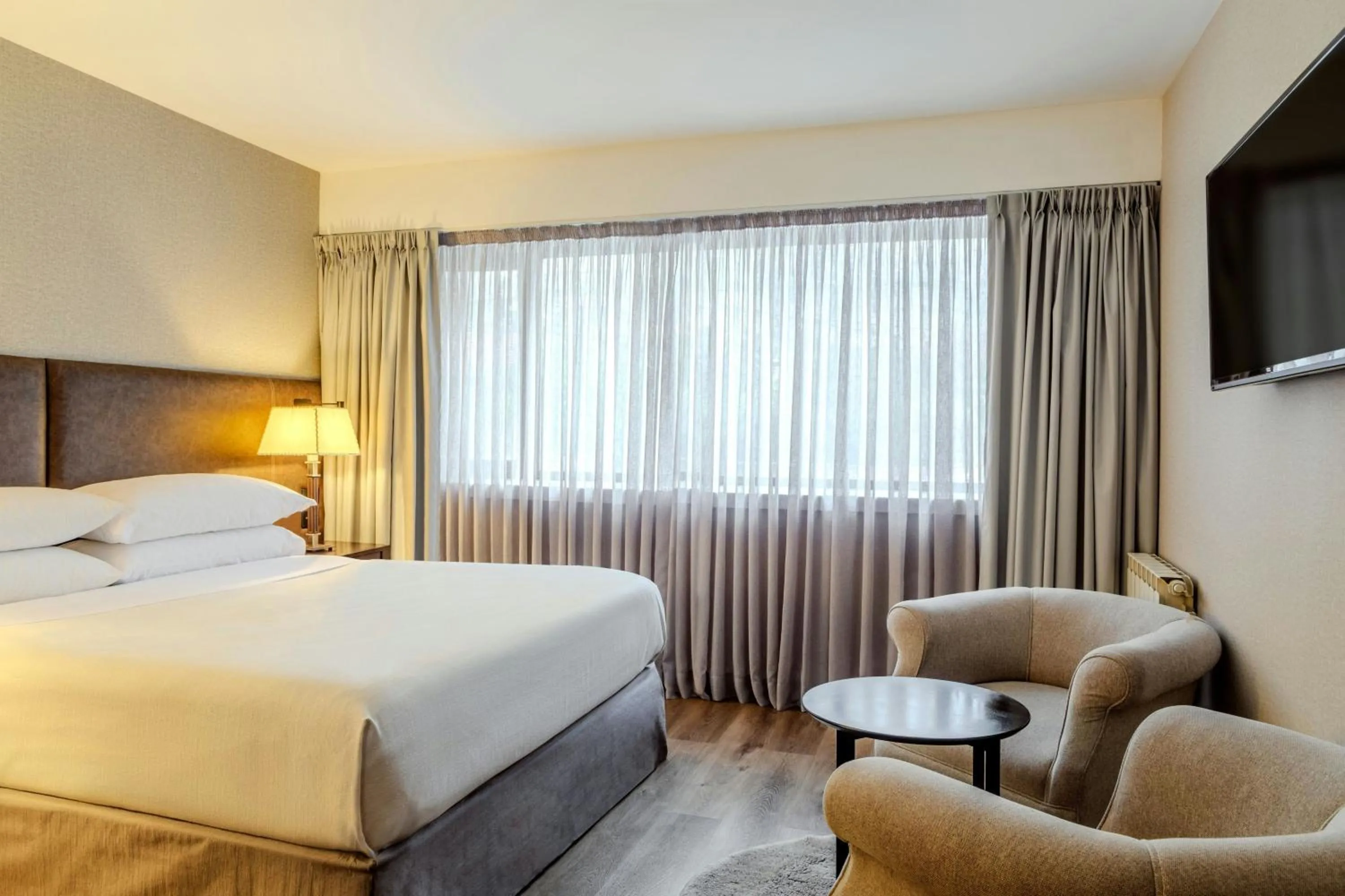 Photo of the whole room, Bed in Sheraton Bariloche Hotel