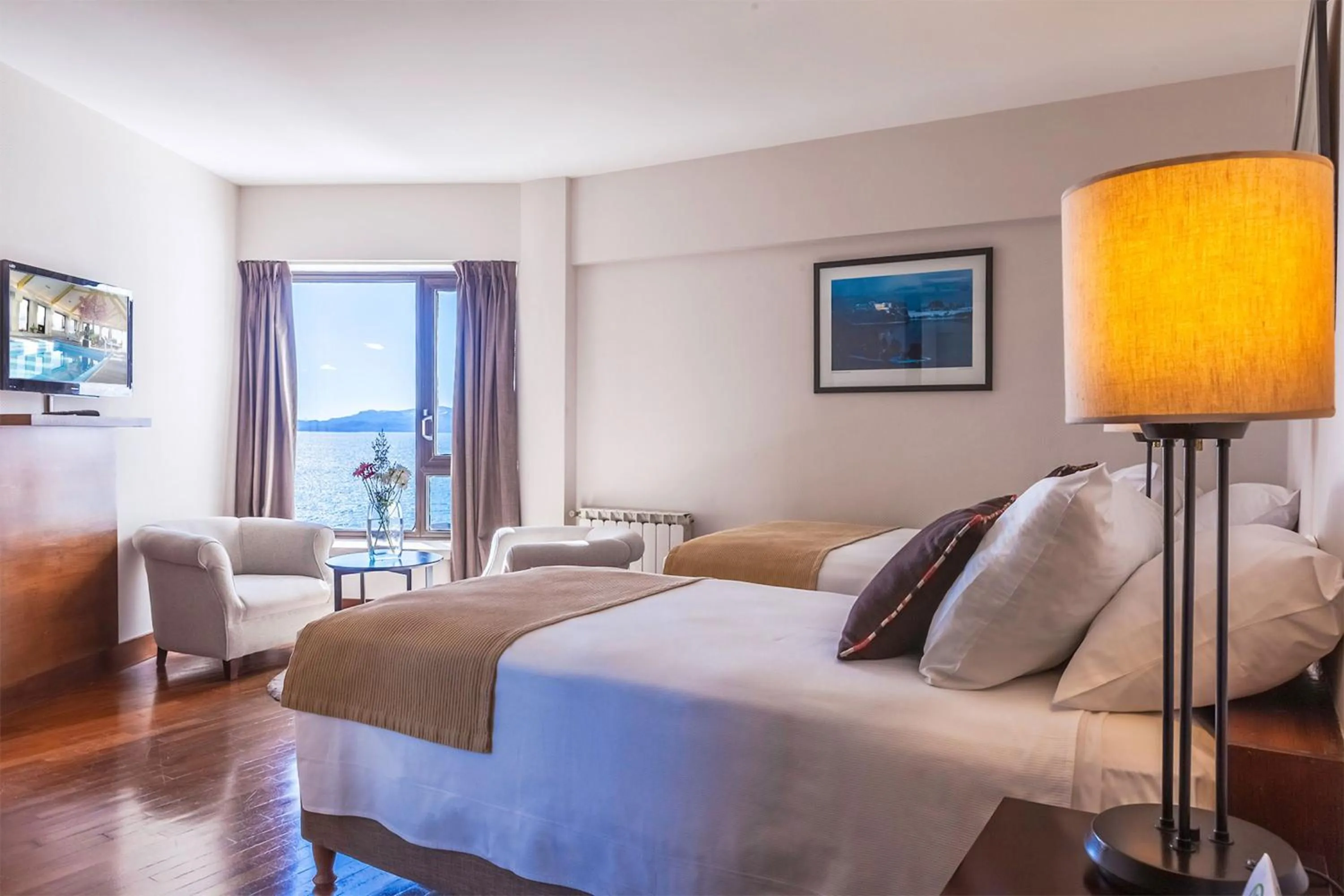 Photo of the whole room, Bed in Sheraton Bariloche Hotel