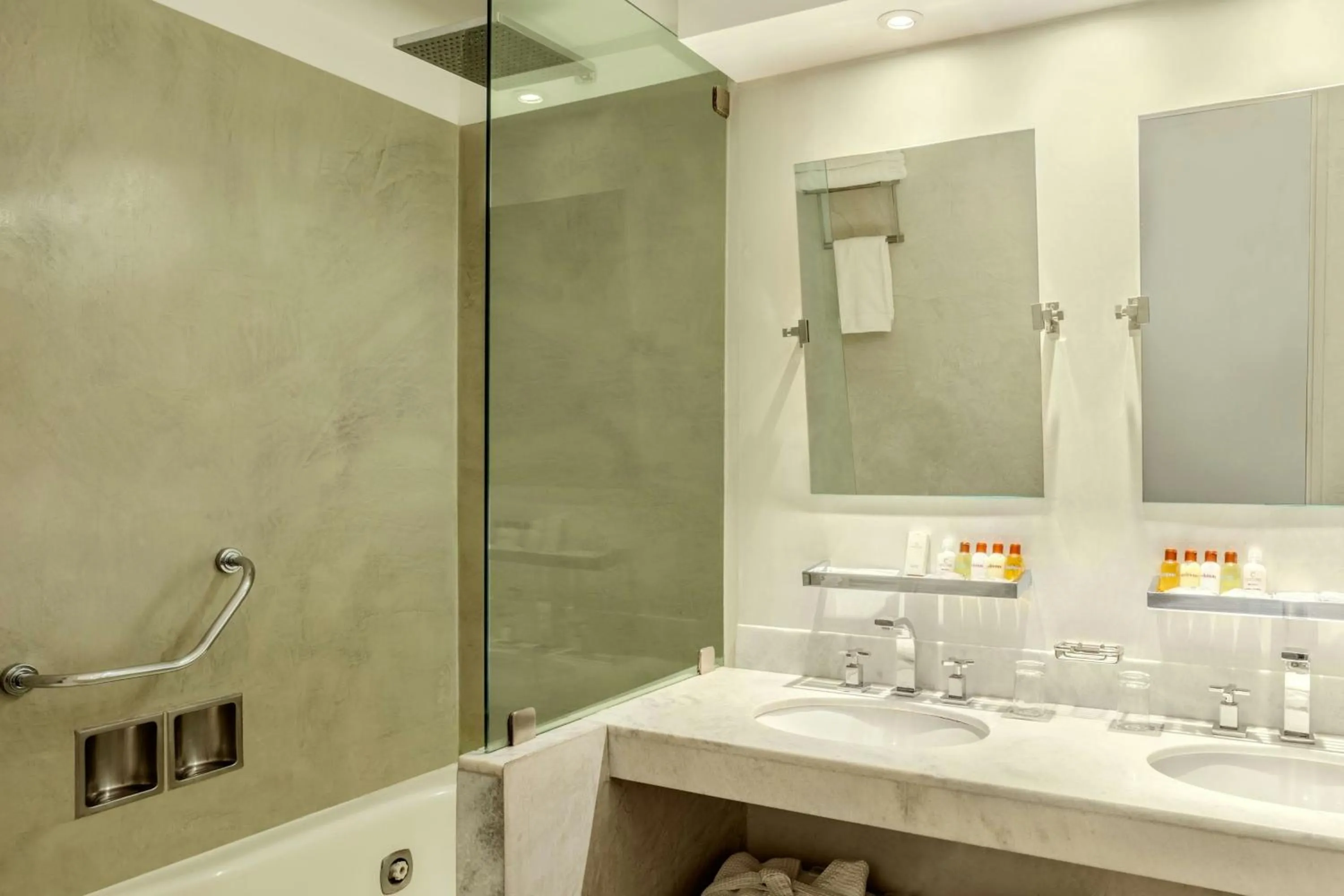 Bathroom in Sheraton Bariloche Hotel