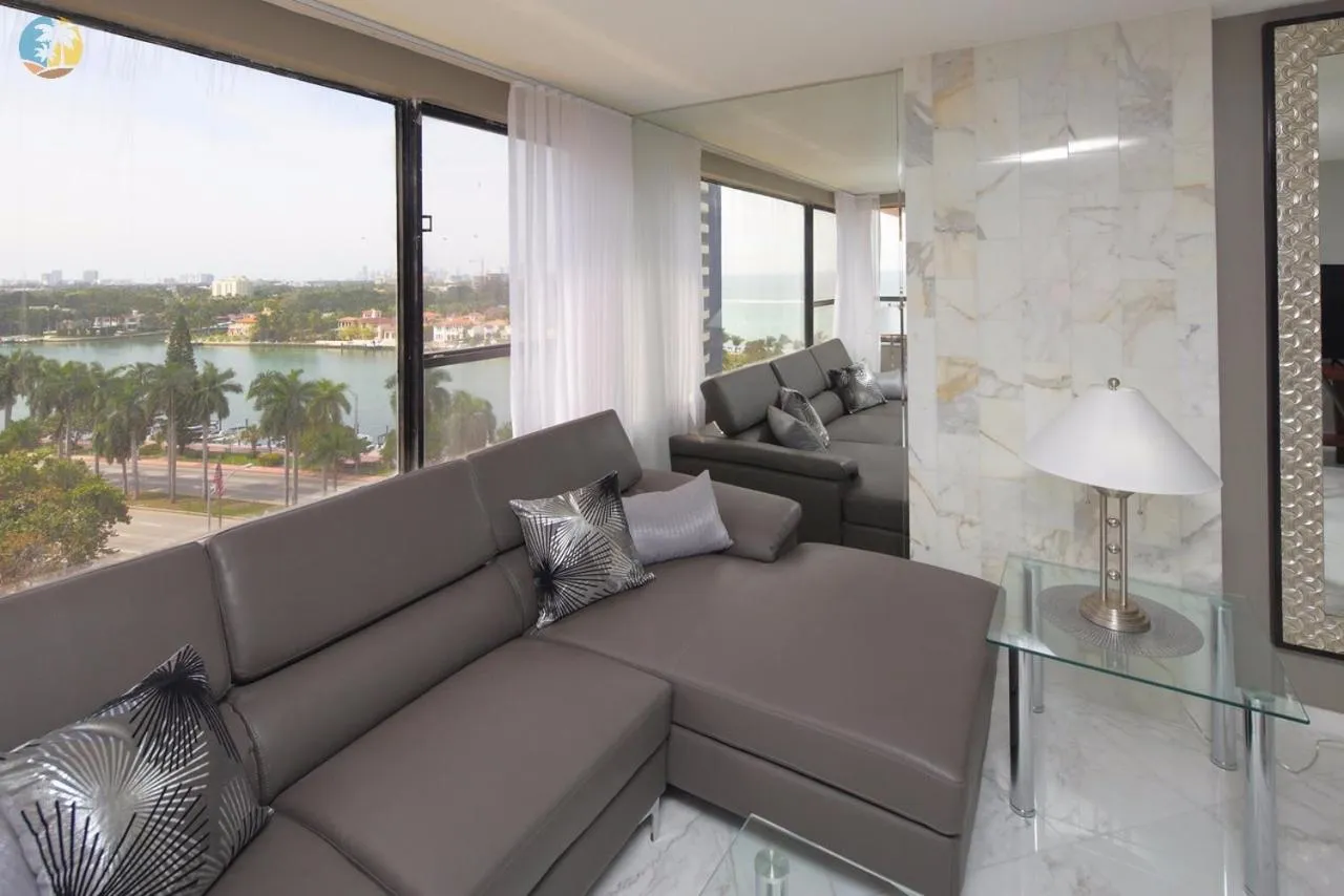 Deluxe Beach Resort - HORA RENTALS