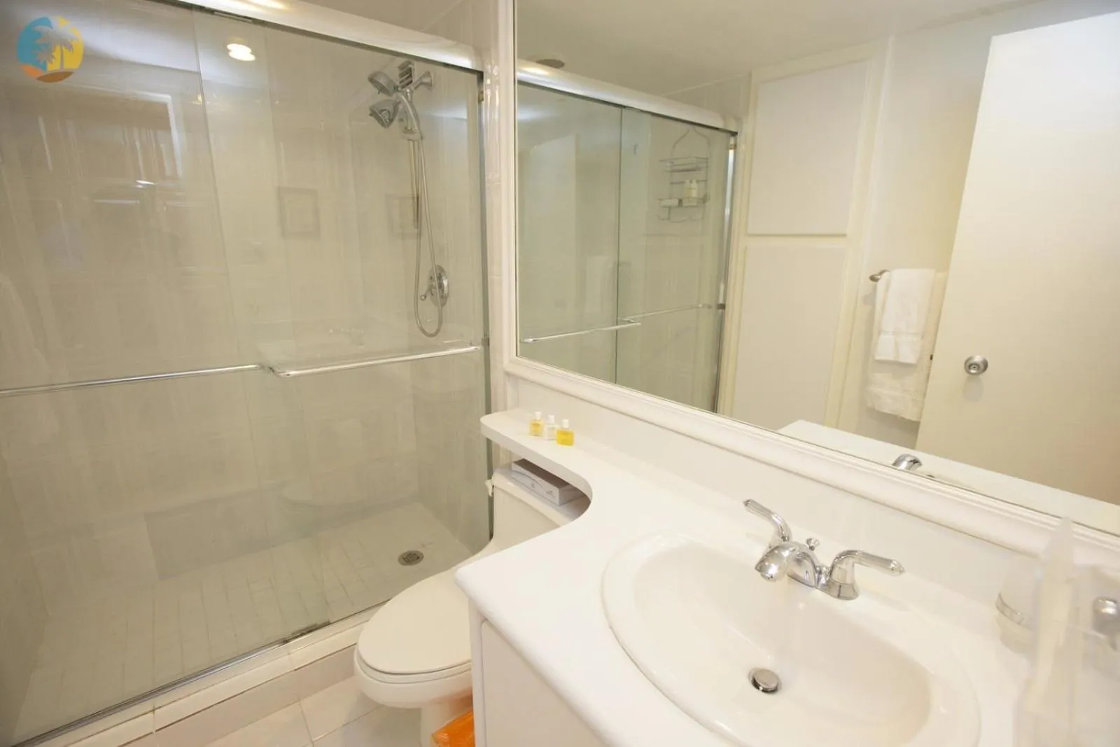 Deluxe Beach Resort - HORA RENTALS