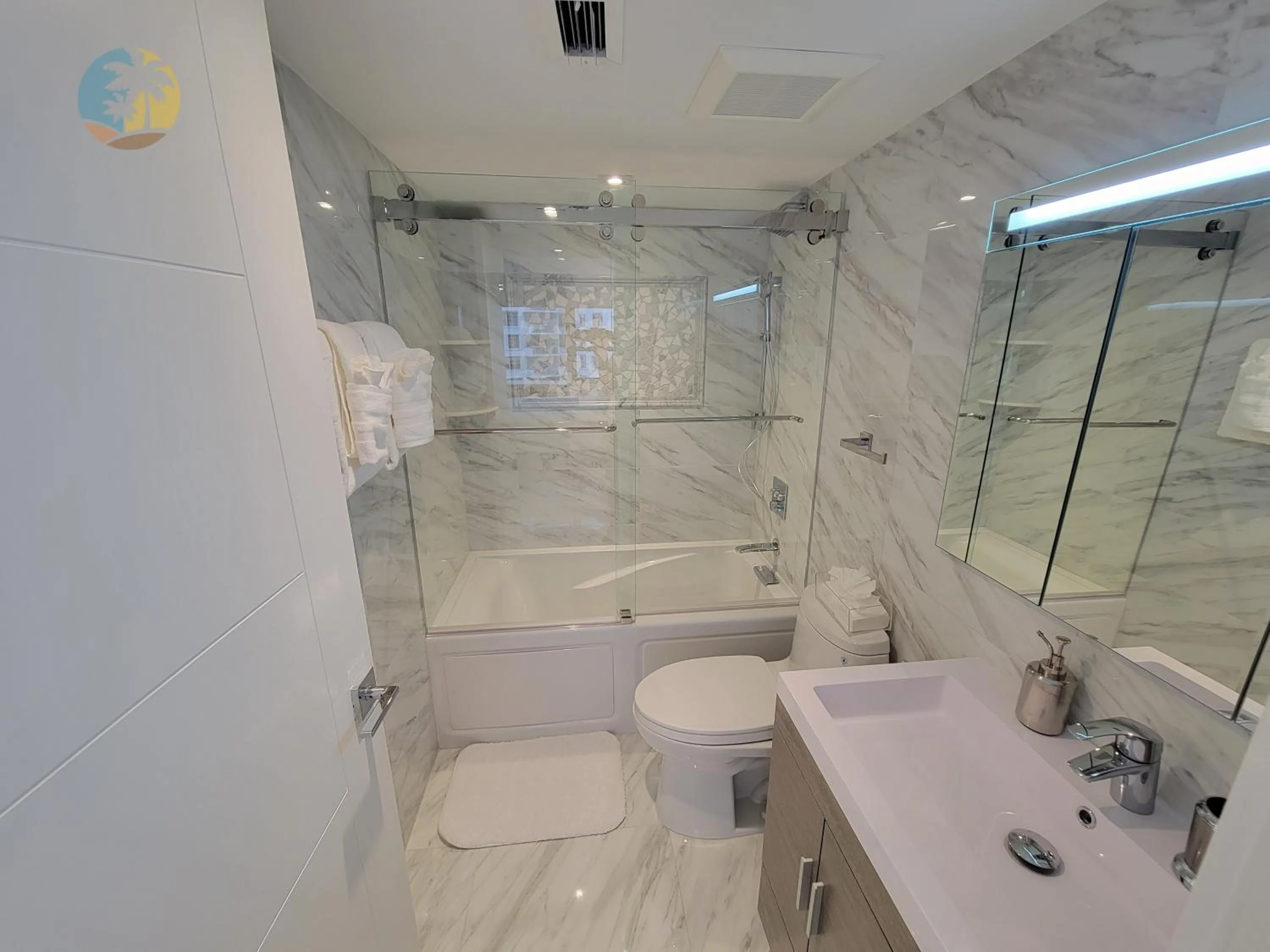 Deluxe Beach Resort - HORA RENTALS