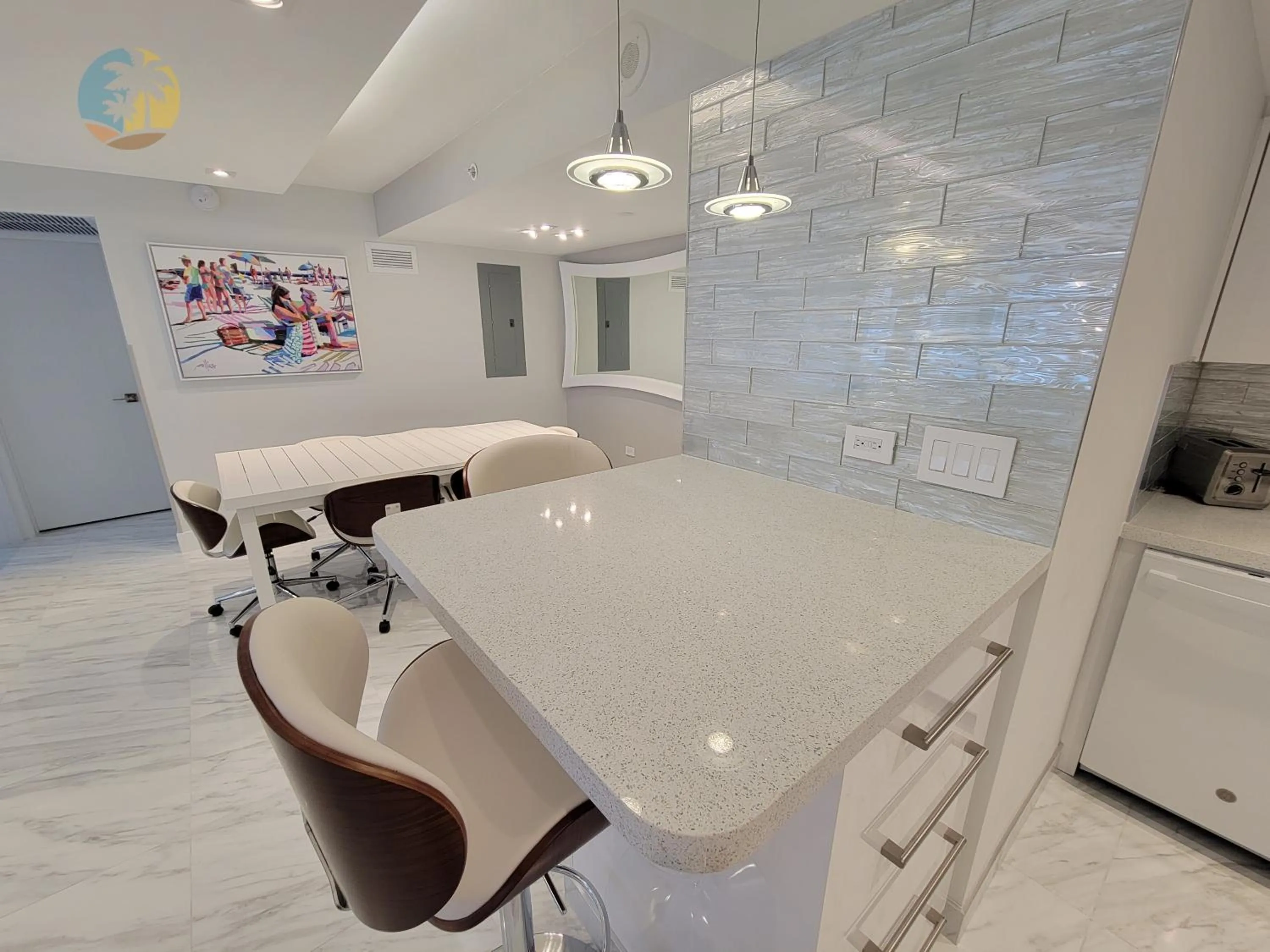 Deluxe Beach Resort - HORA RENTALS