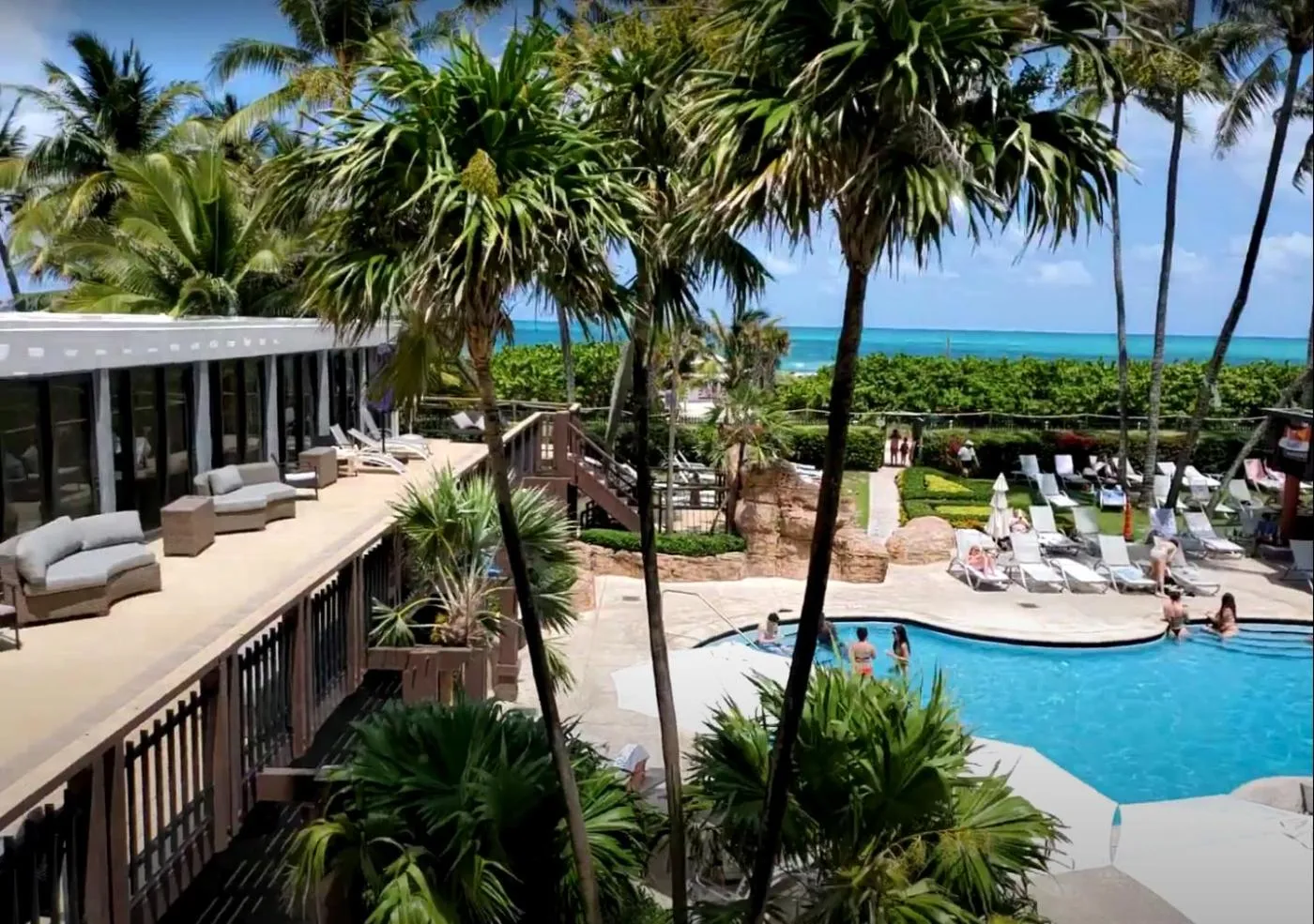 Deluxe Beach Resort - HORA RENTALS