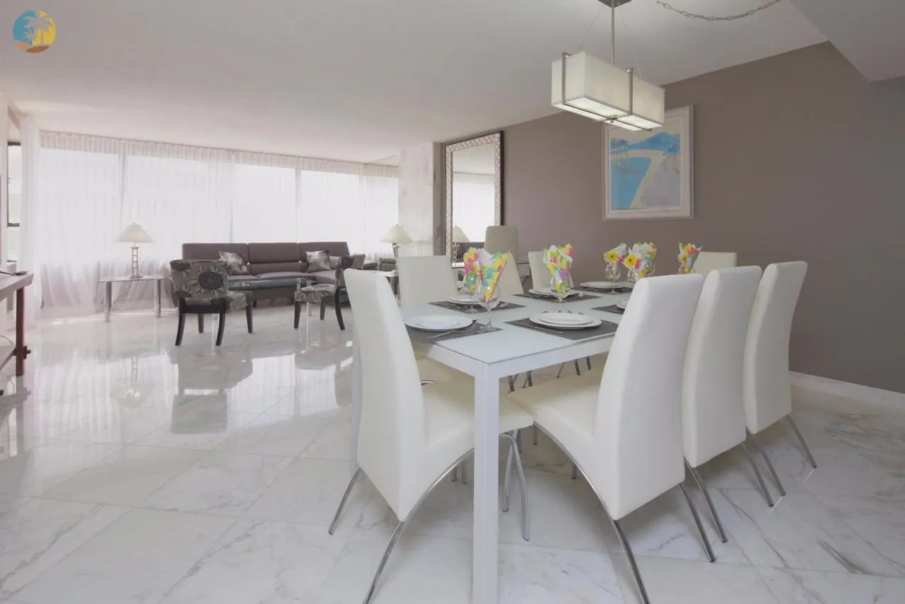 Deluxe Beach Resort - HORA RENTALS