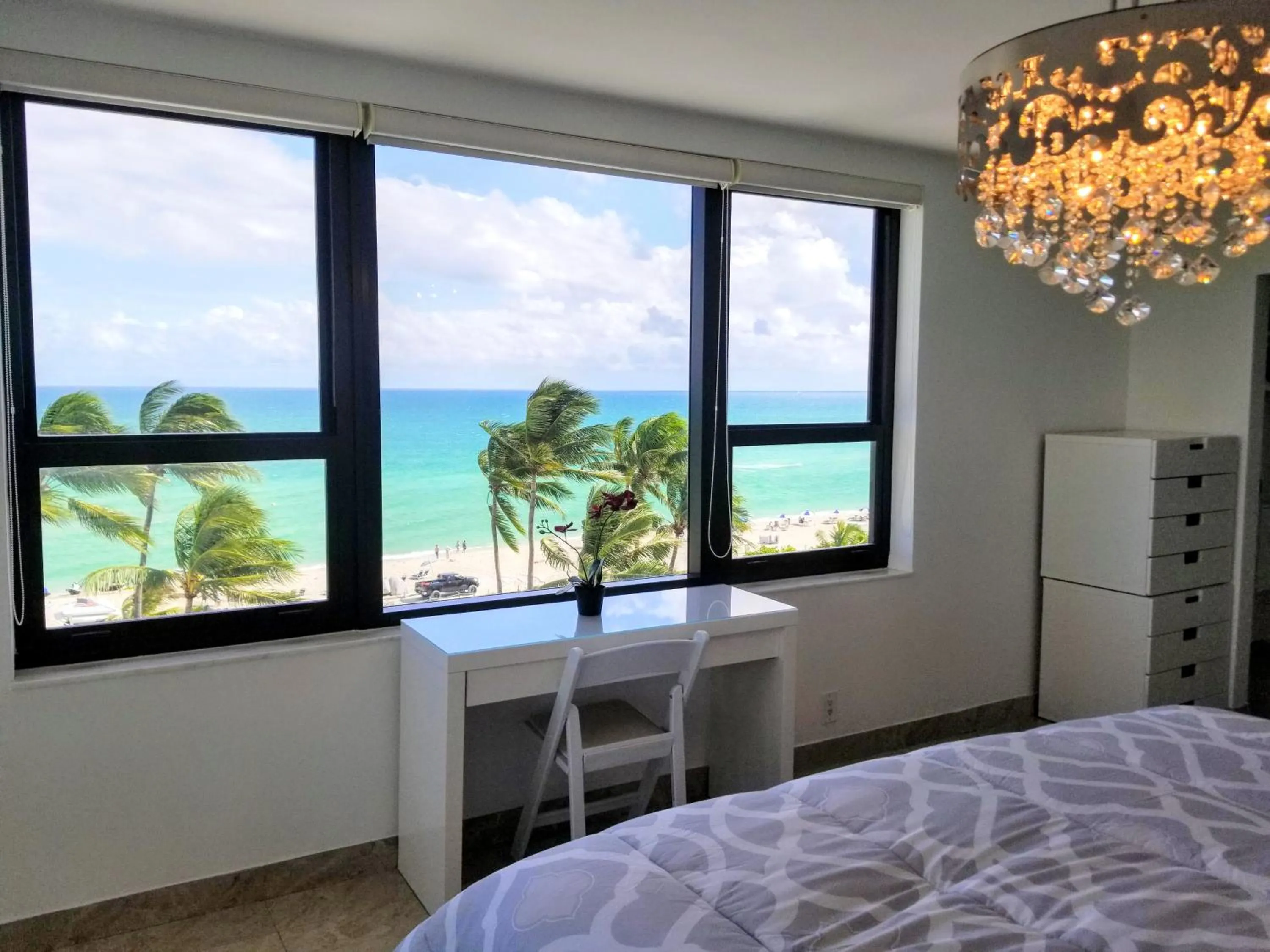 Bed in Deluxe Beach Resort - HORA RENTALS