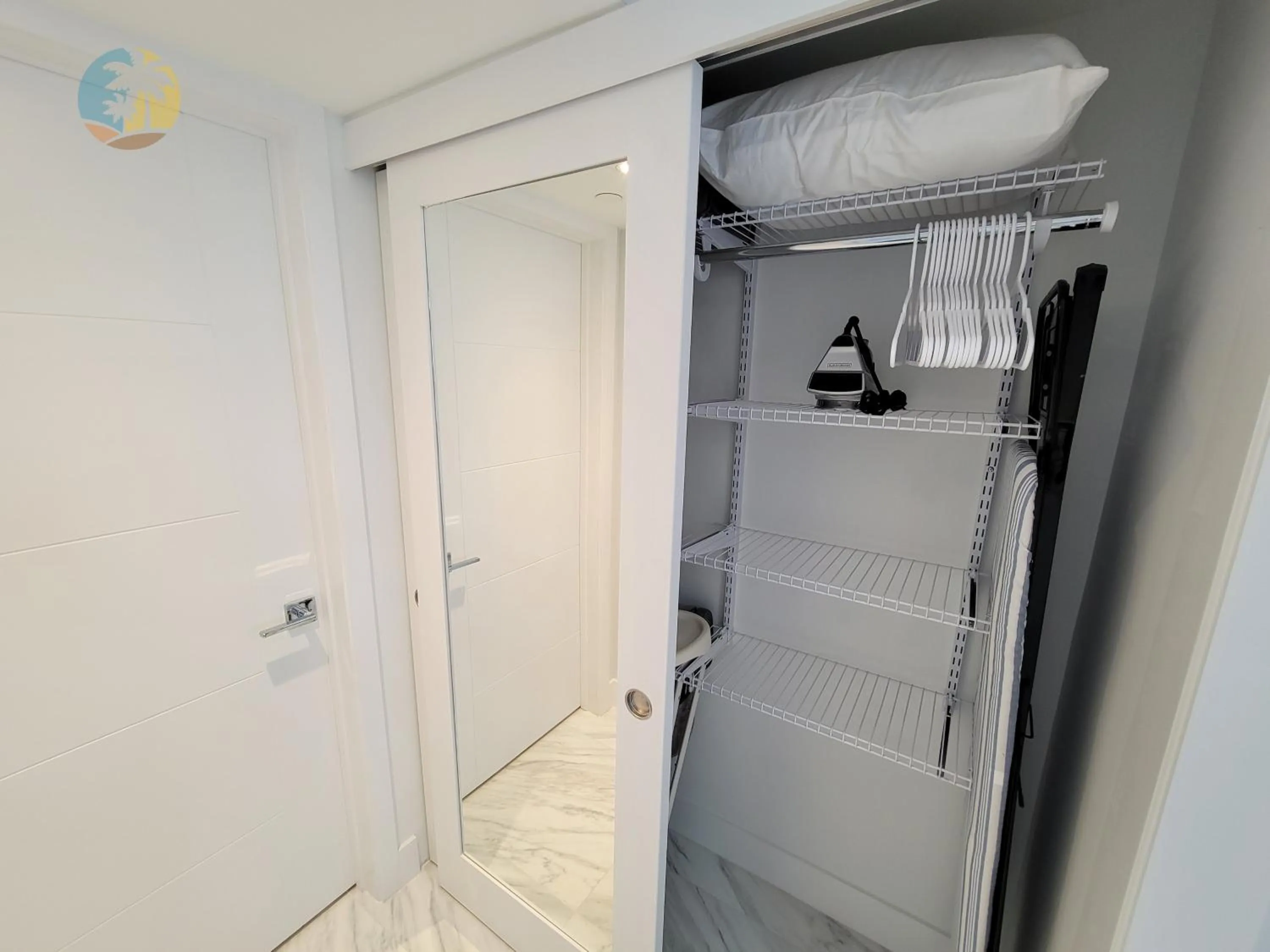 Deluxe Beach Resort - HORA RENTALS