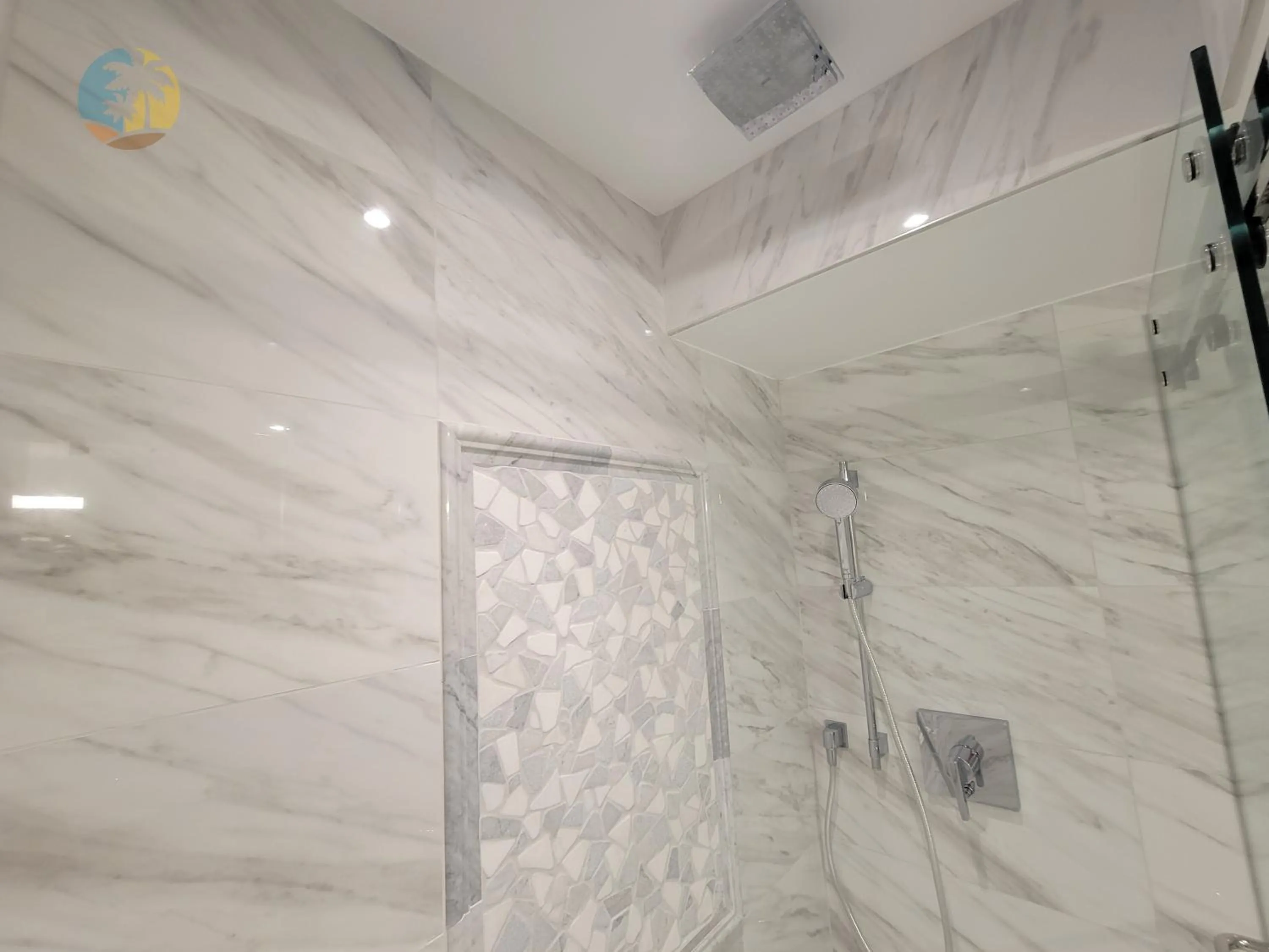 Deluxe Beach Resort - HORA RENTALS