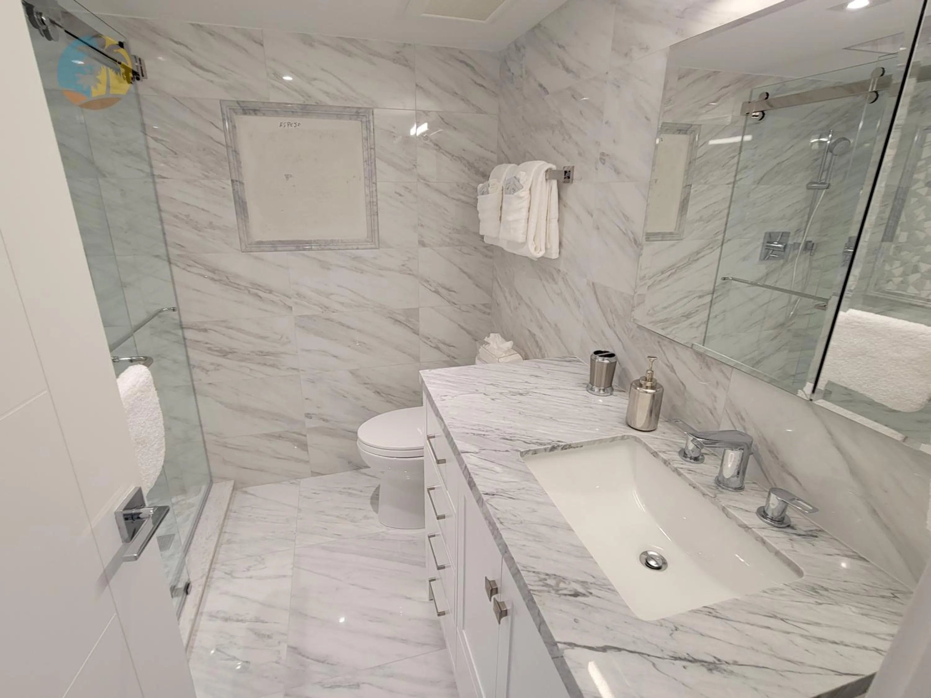 Deluxe Beach Resort - HORA RENTALS