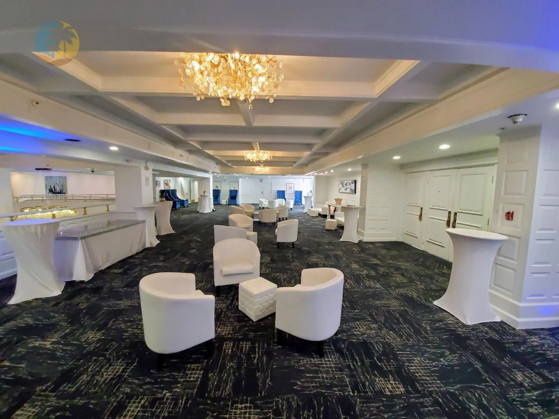 Deluxe Beach Resort - HORA RENTALS