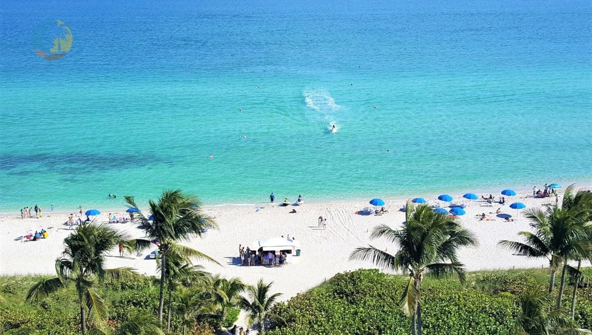 Deluxe Beach Resort - HORA RENTALS