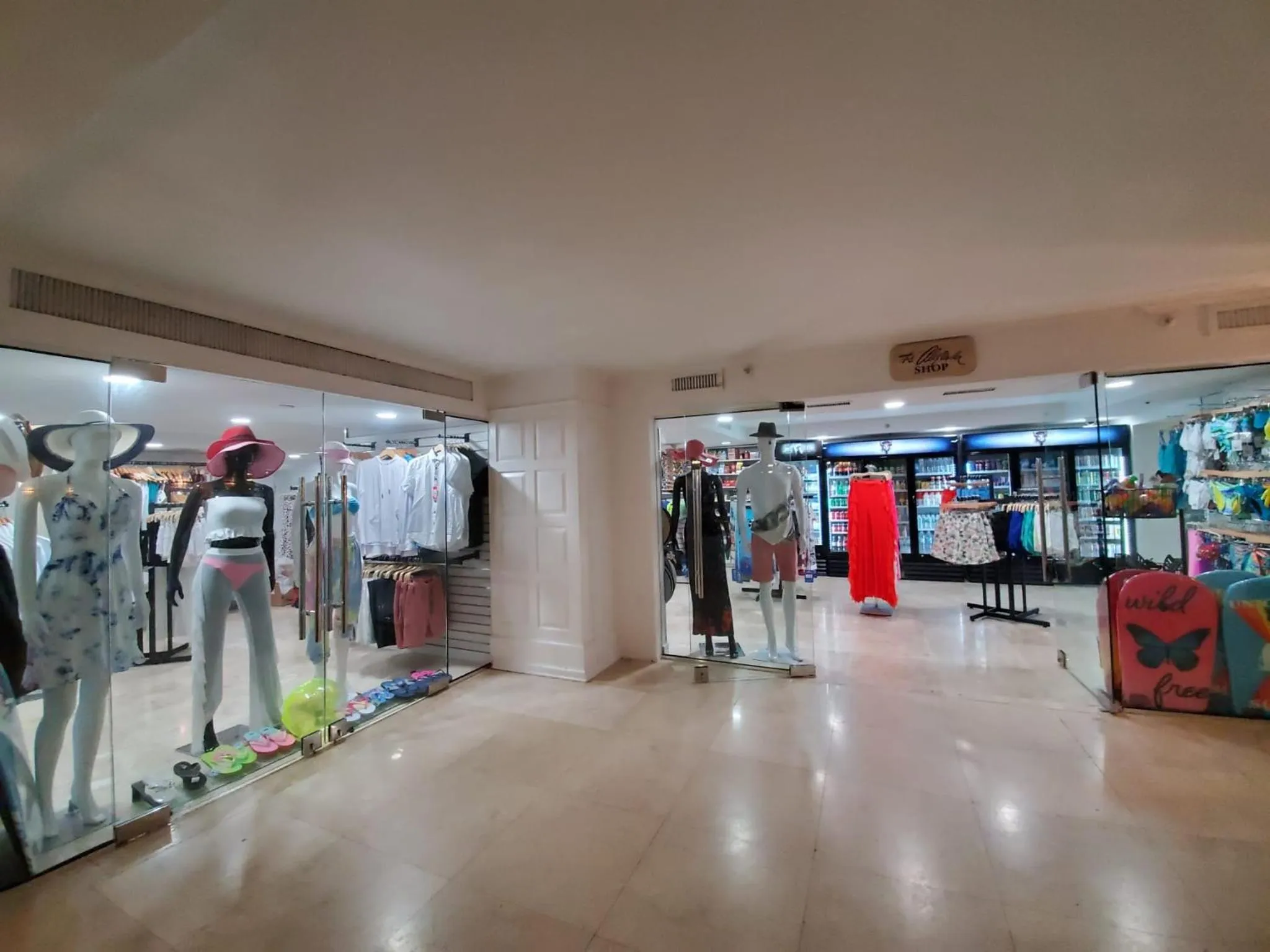 Deluxe Beach Resort - HORA RENTALS