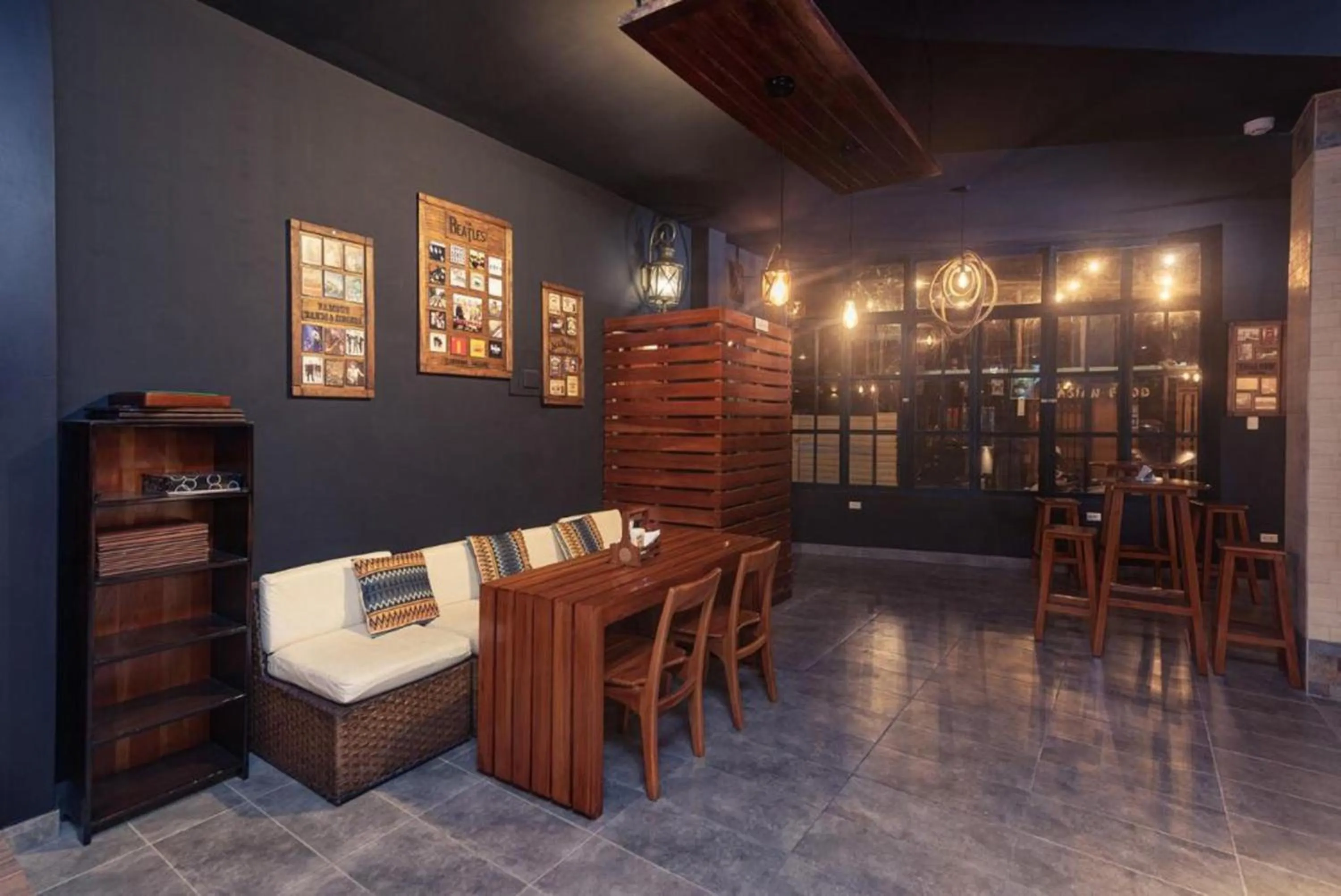 Restaurant/places to eat in Galapagos Native