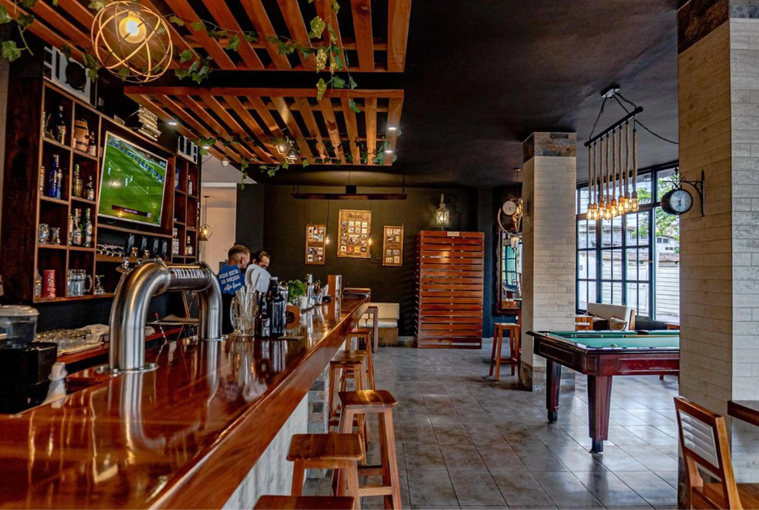 Restaurant/places to eat in Galapagos Native