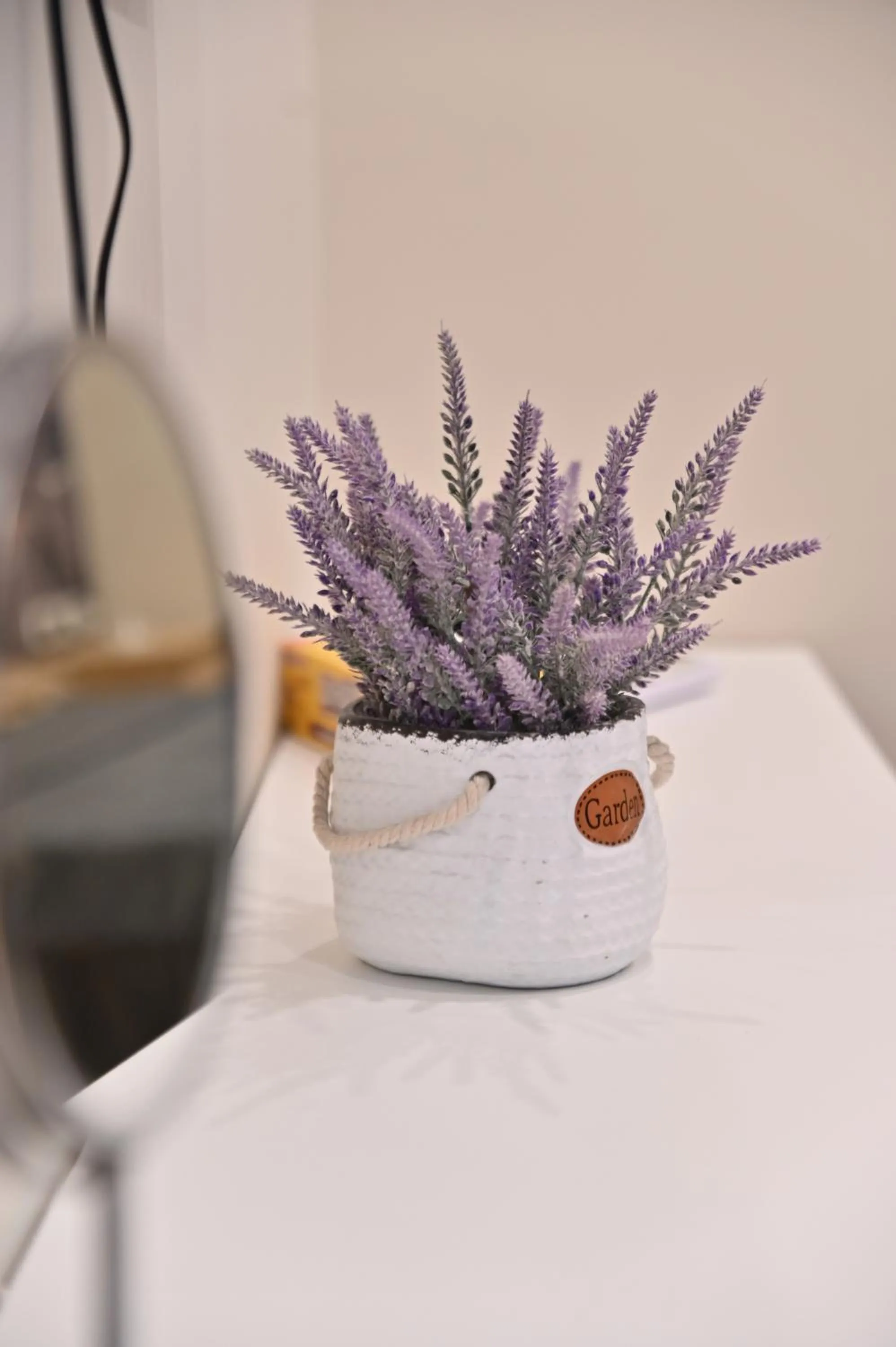 Decorative detail in Perlablu in Centro