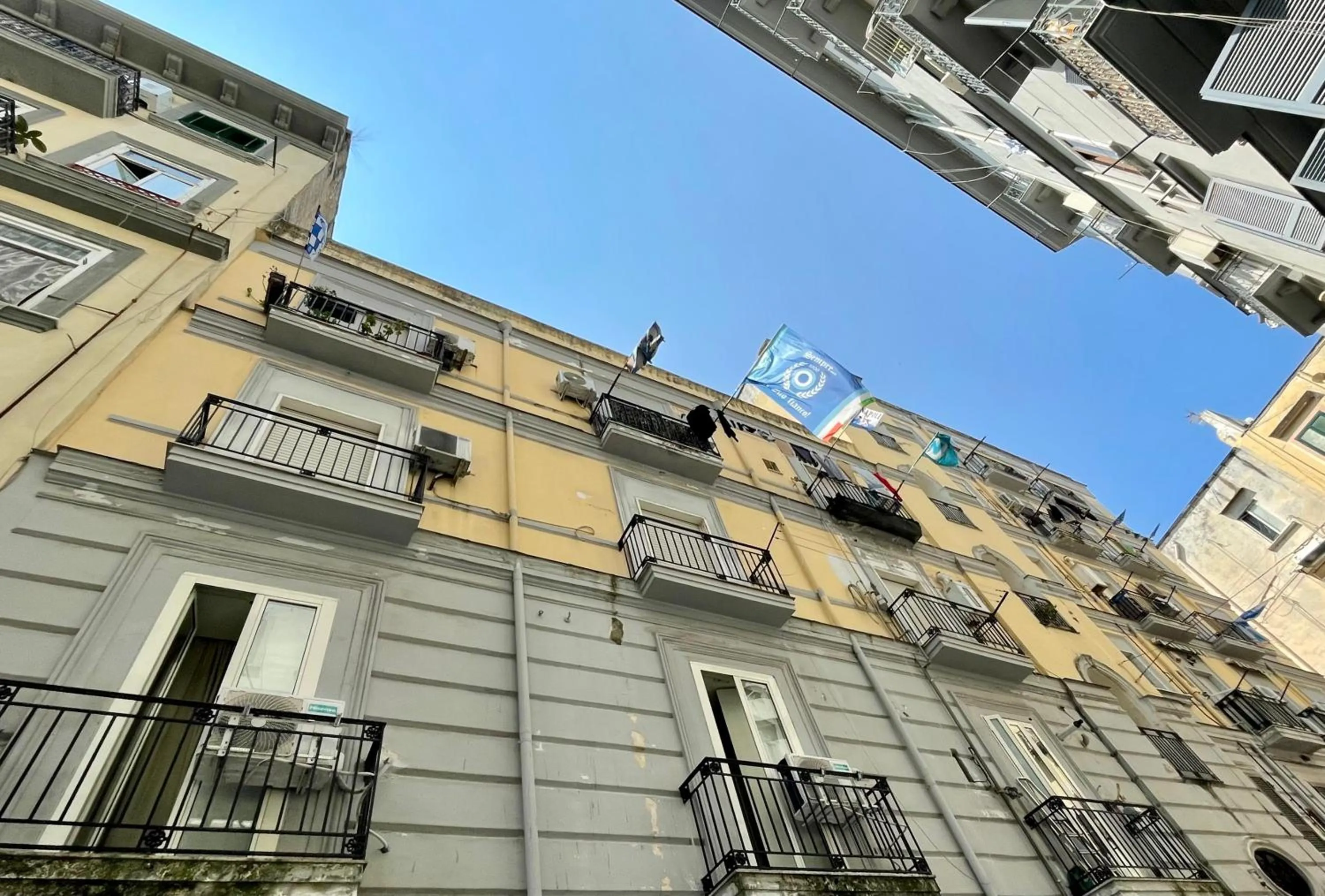 Property building in Perlablu in Centro