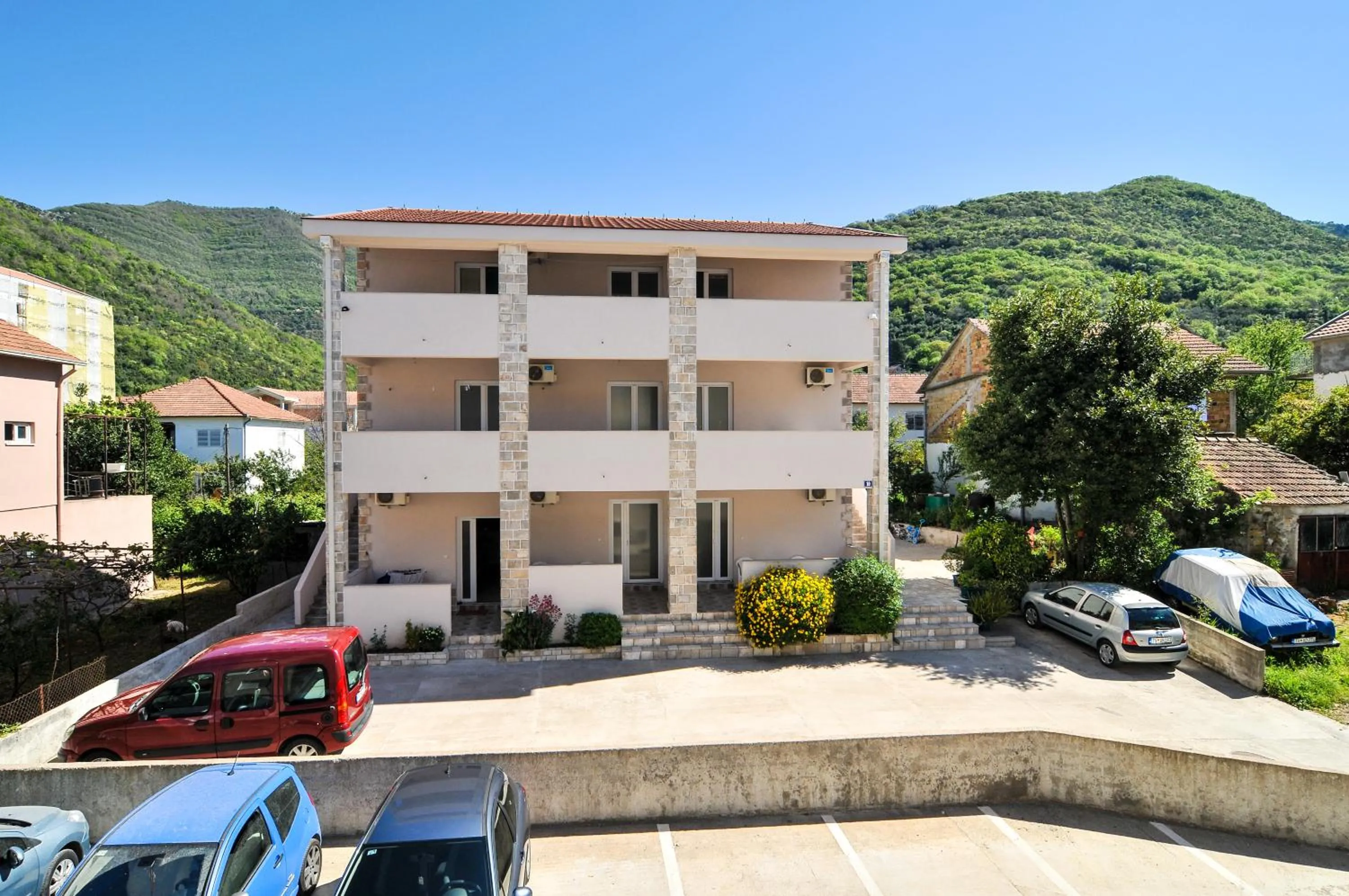 Property building in Apartments Samardžić