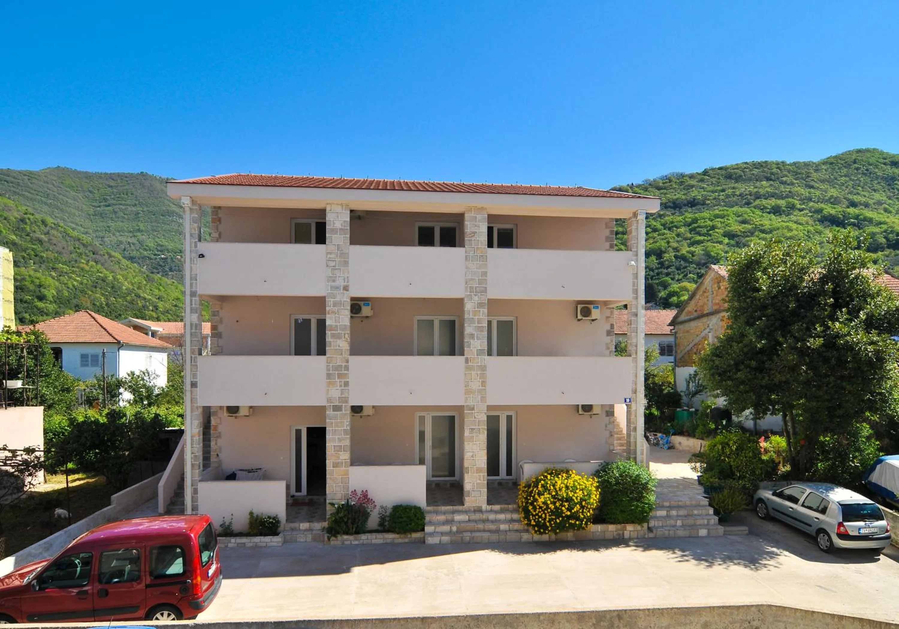 Facade/entrance in Apartments Samardžić