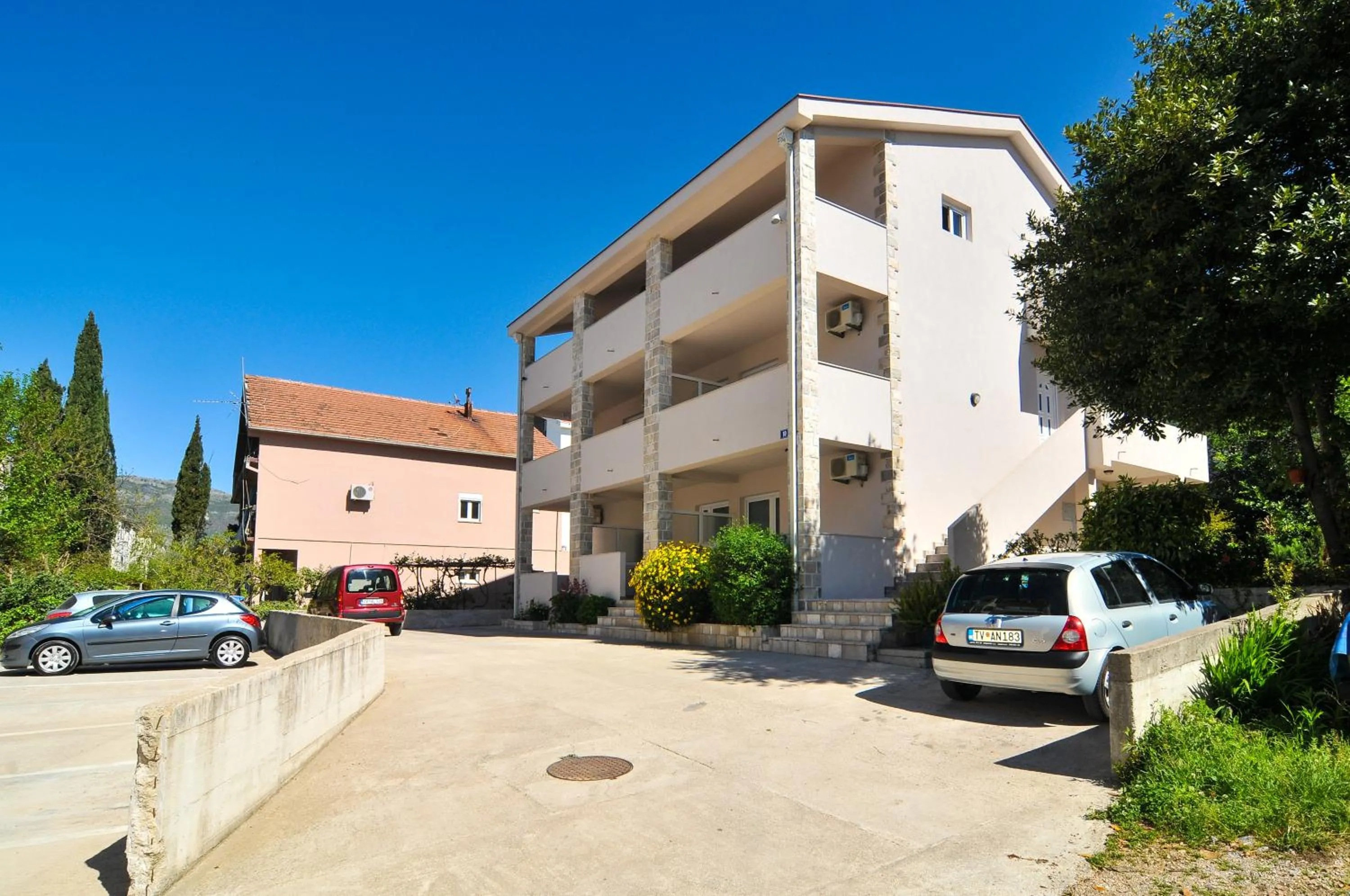 Property building in Apartments Samardžić
