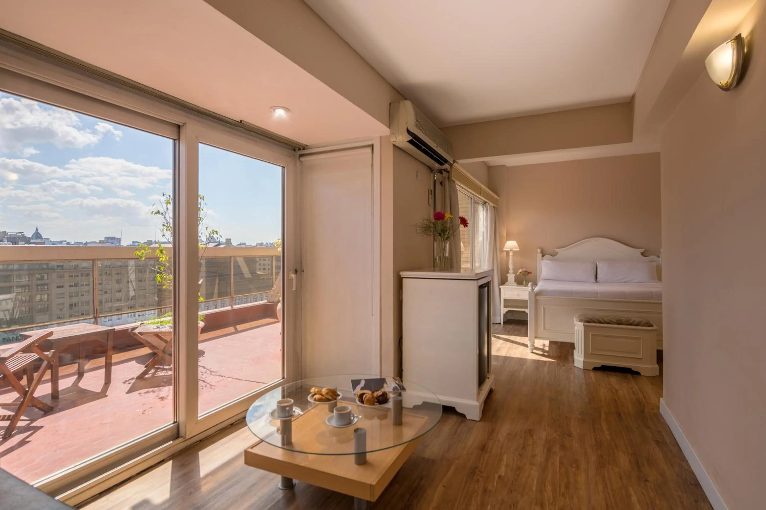 Balcony/Terrace, Bed in Exe Hotel Colón