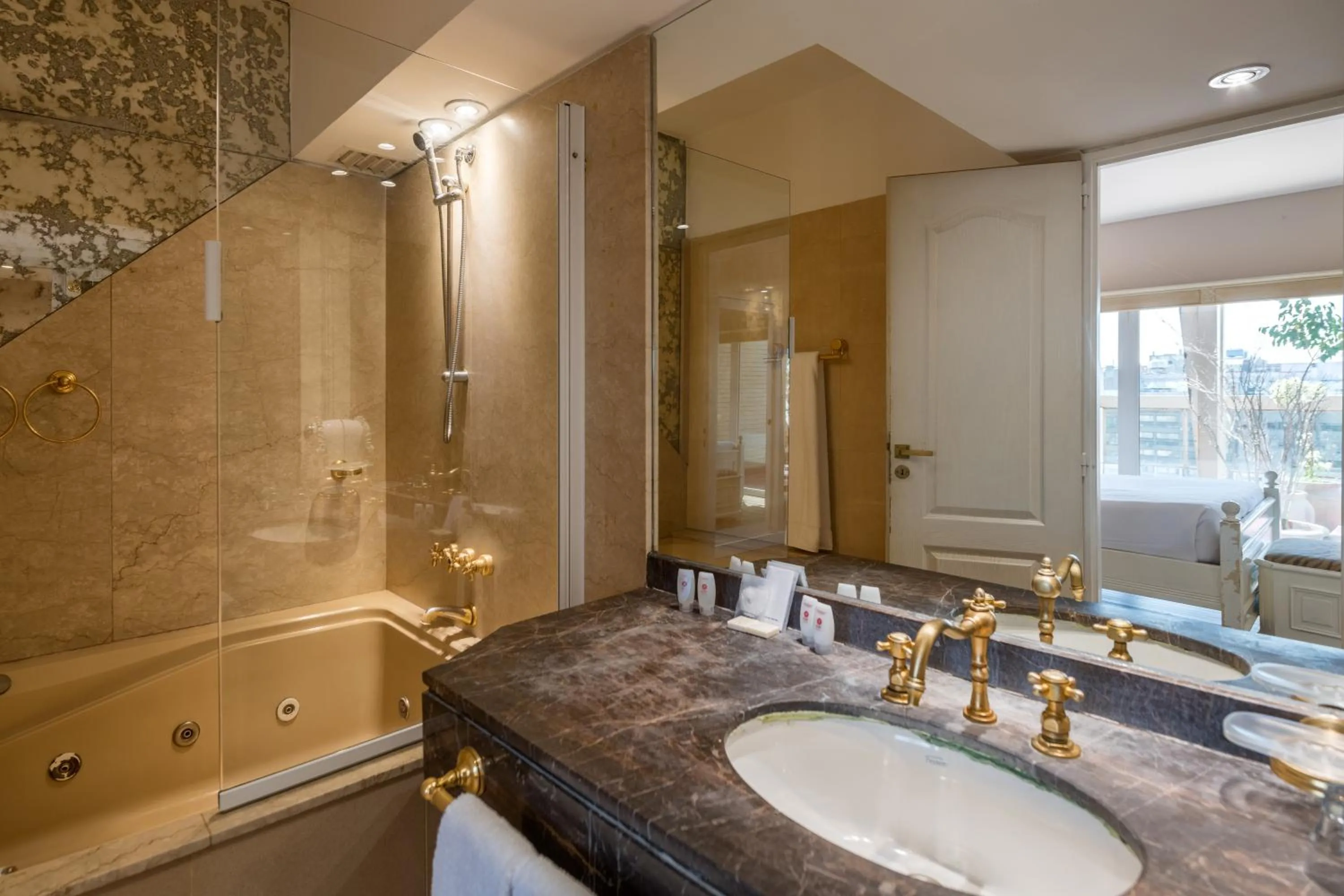 Bathroom in Exe Hotel Colón