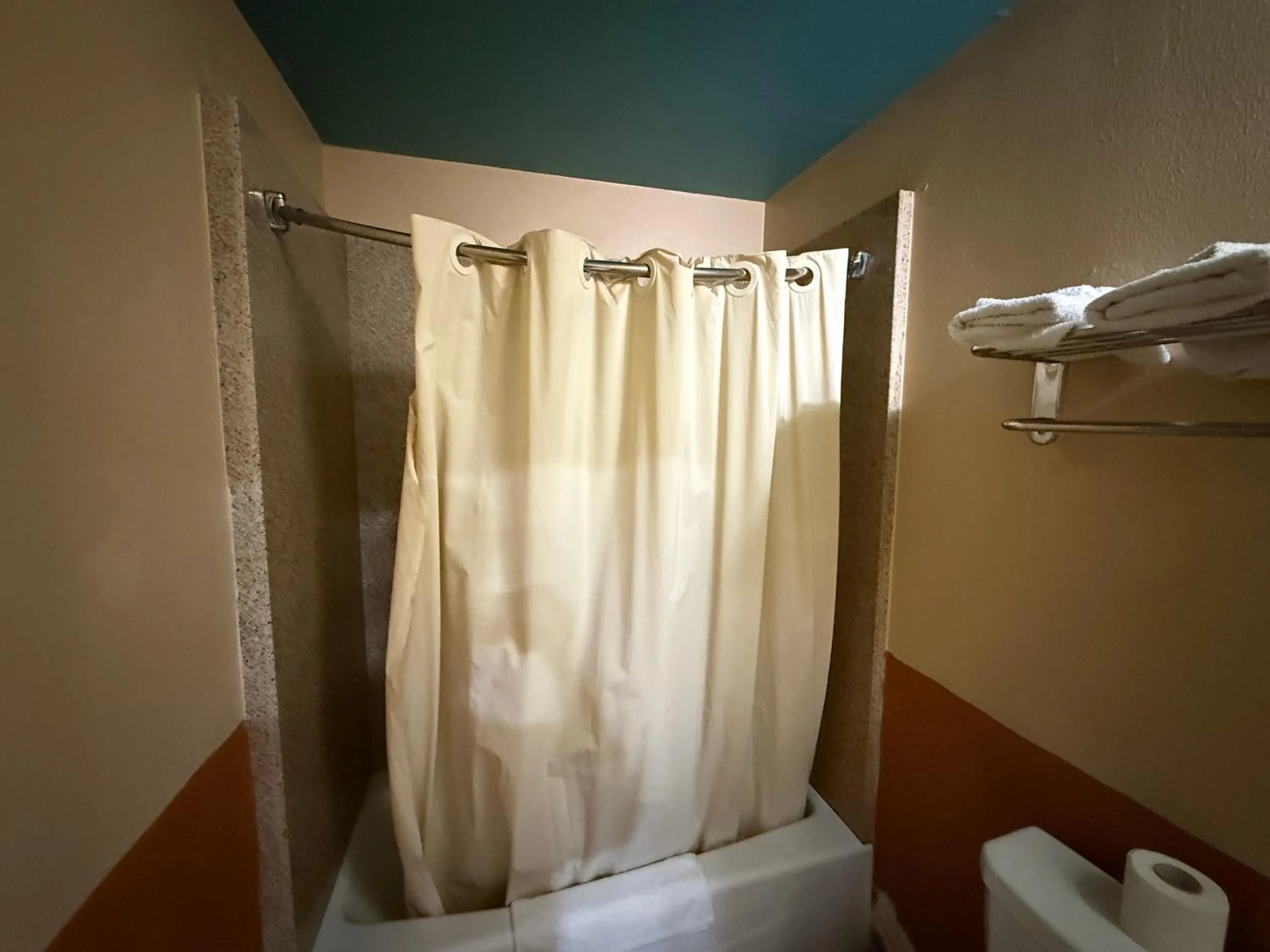 Bathroom in Rocky Inn Motel Long Beach, CA