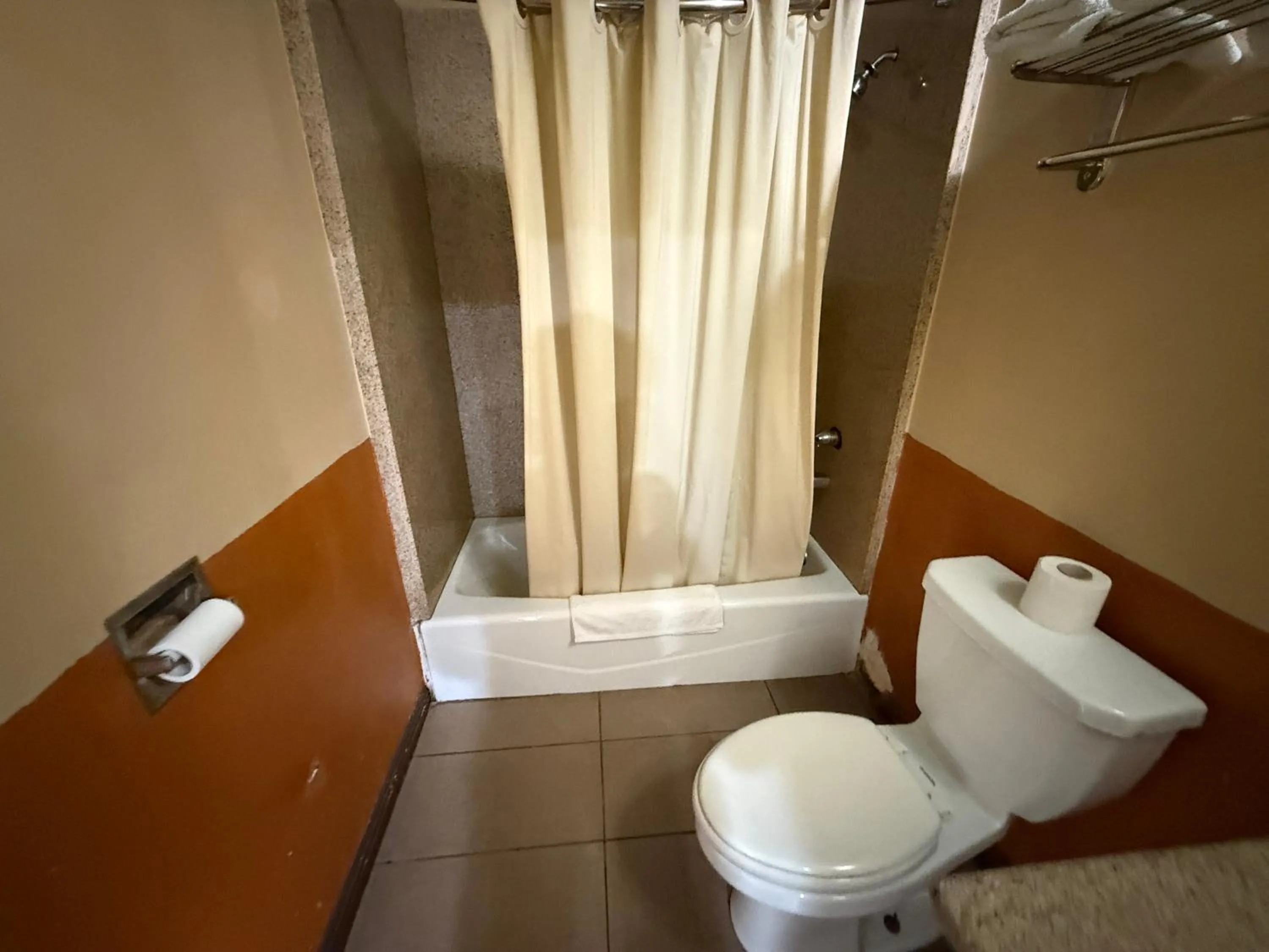 Bathroom in Rocky Inn Motel Long Beach, CA