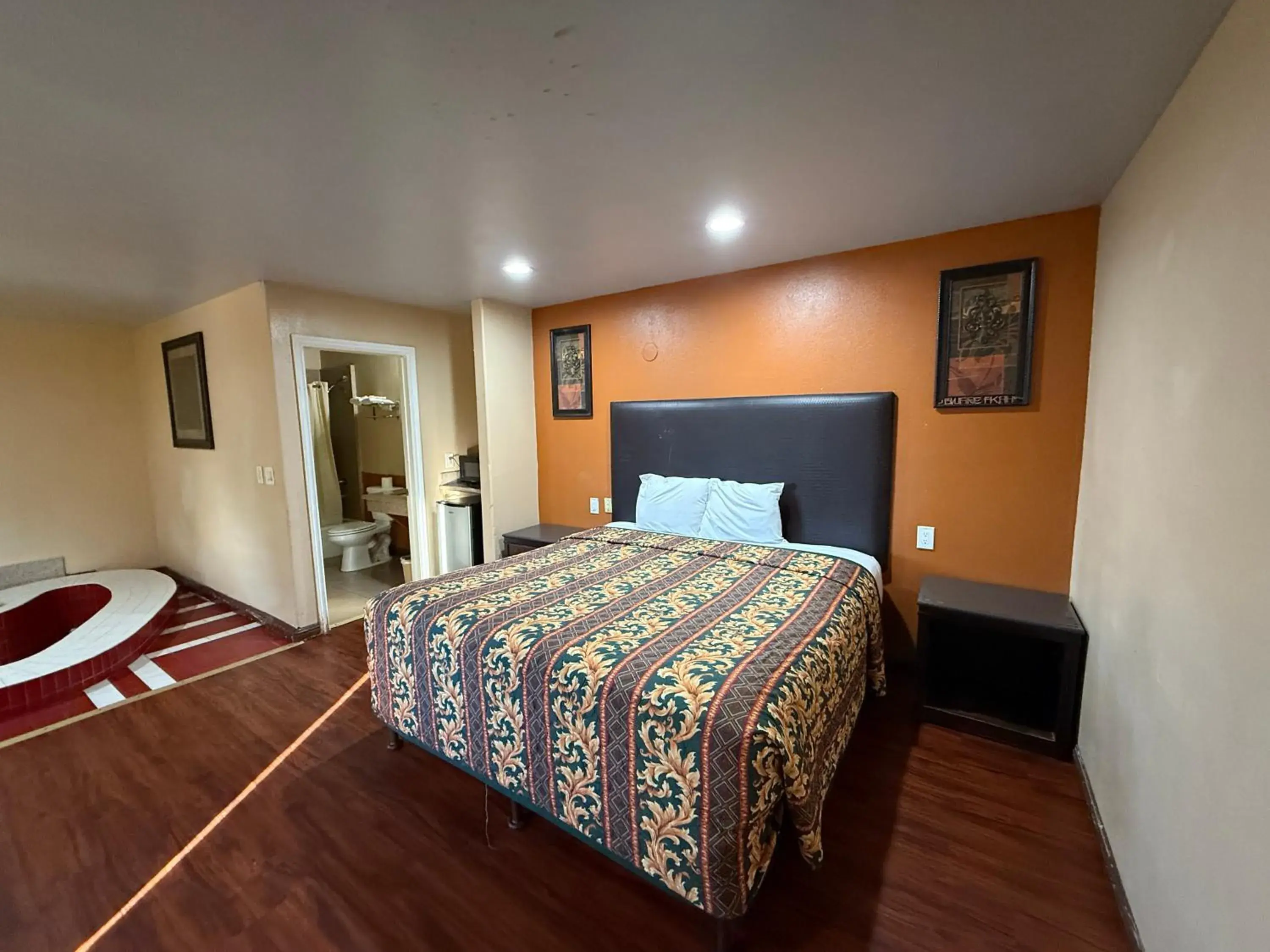 2 King Bed Smoking in Rocky Inn Motel Long Beach, CA 2 King Bed Smoking in Rocky Inn Motel Long Beach, CA