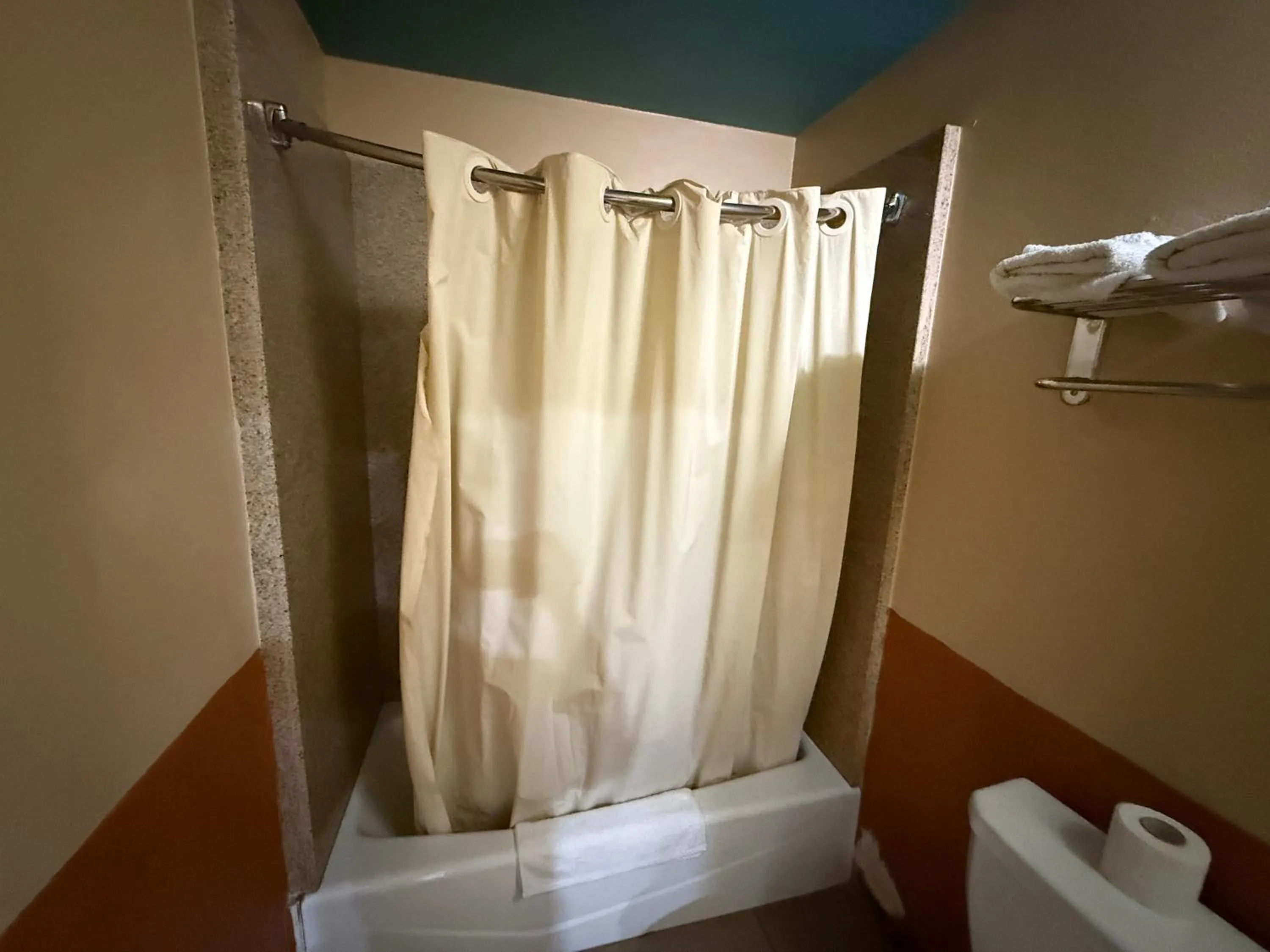 Bathroom in Rocky Inn Motel Long Beach, CA