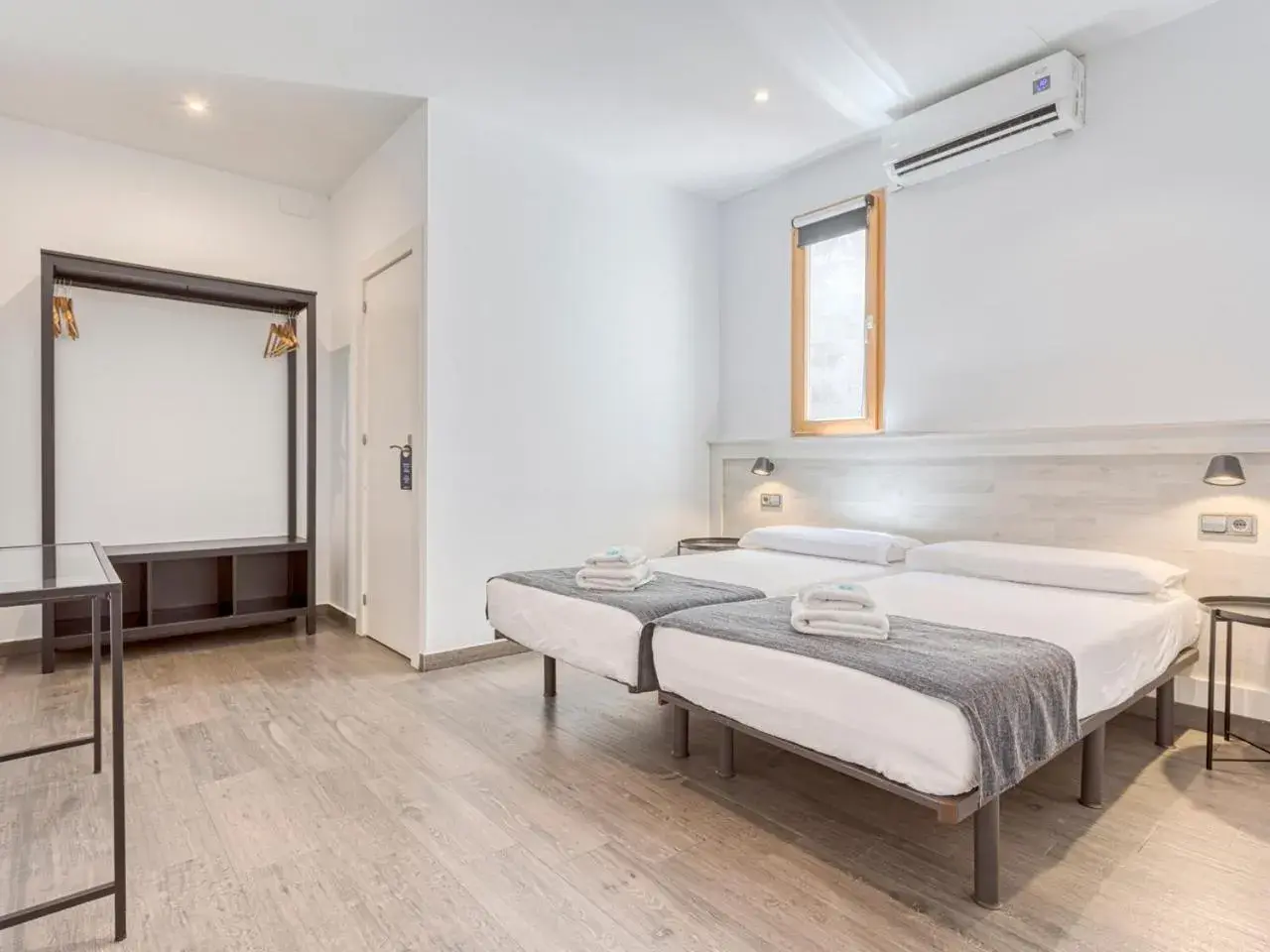 Premium Twin Room in HOSTAL BEDMATES Premium Twin Room in HOSTAL BEDMATES