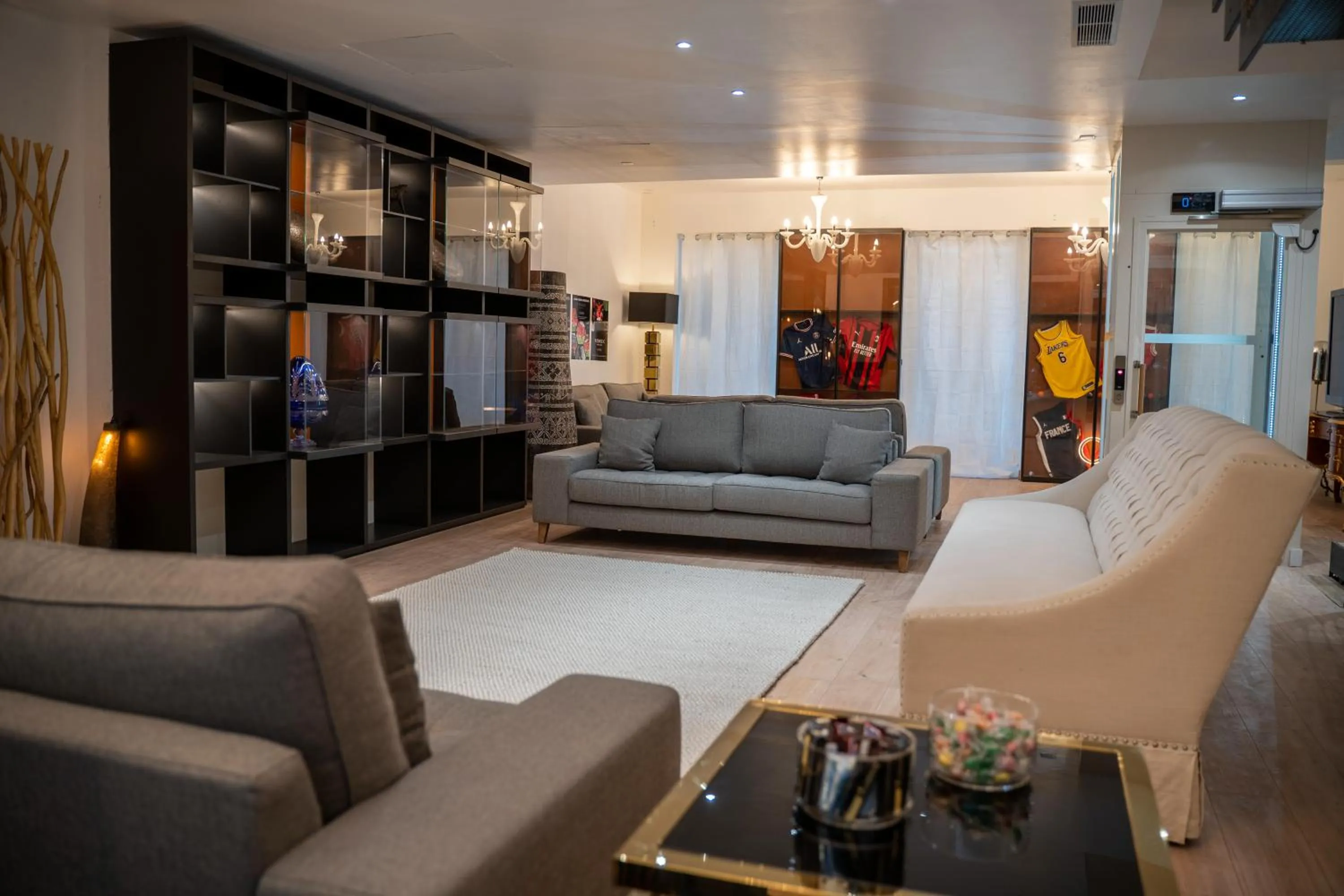 Venue C - Luxurious & Spacious - Mansion - Elevator - Patio