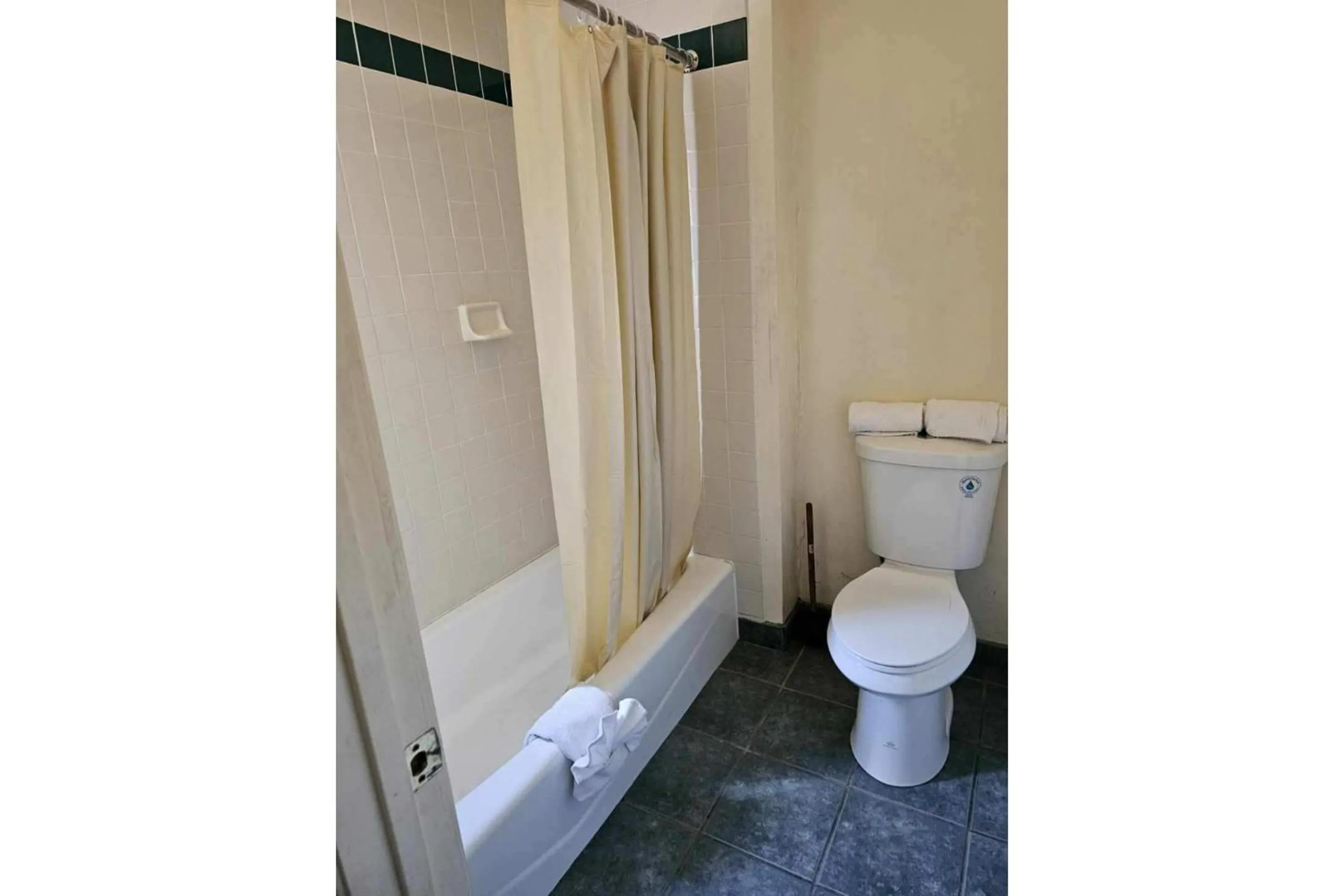 Bathroom in Discovery Inn Vallejo I 80 Near Napa CA