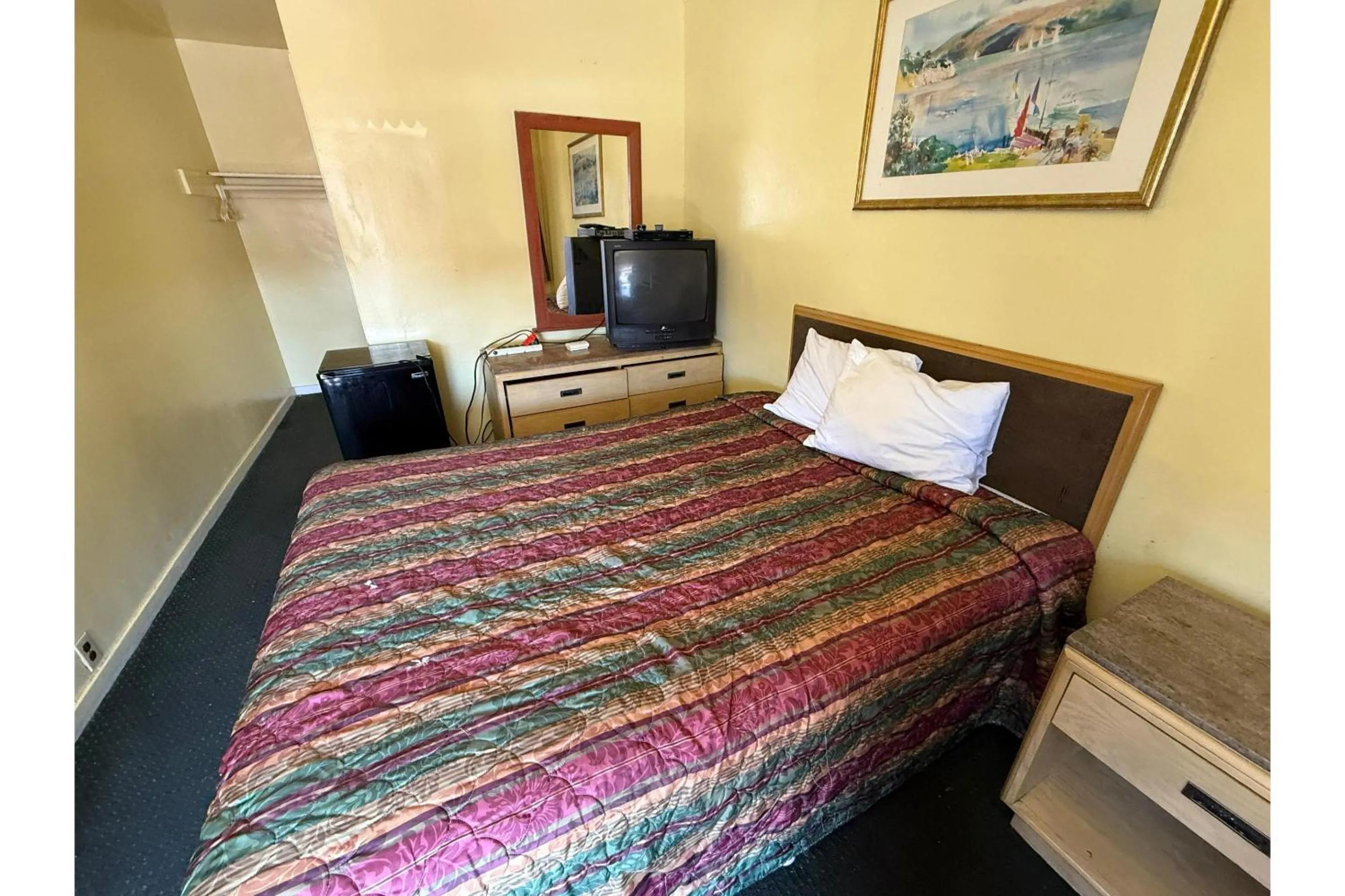Bedroom, Bed in Discovery Inn Vallejo I 80 Near Napa CA