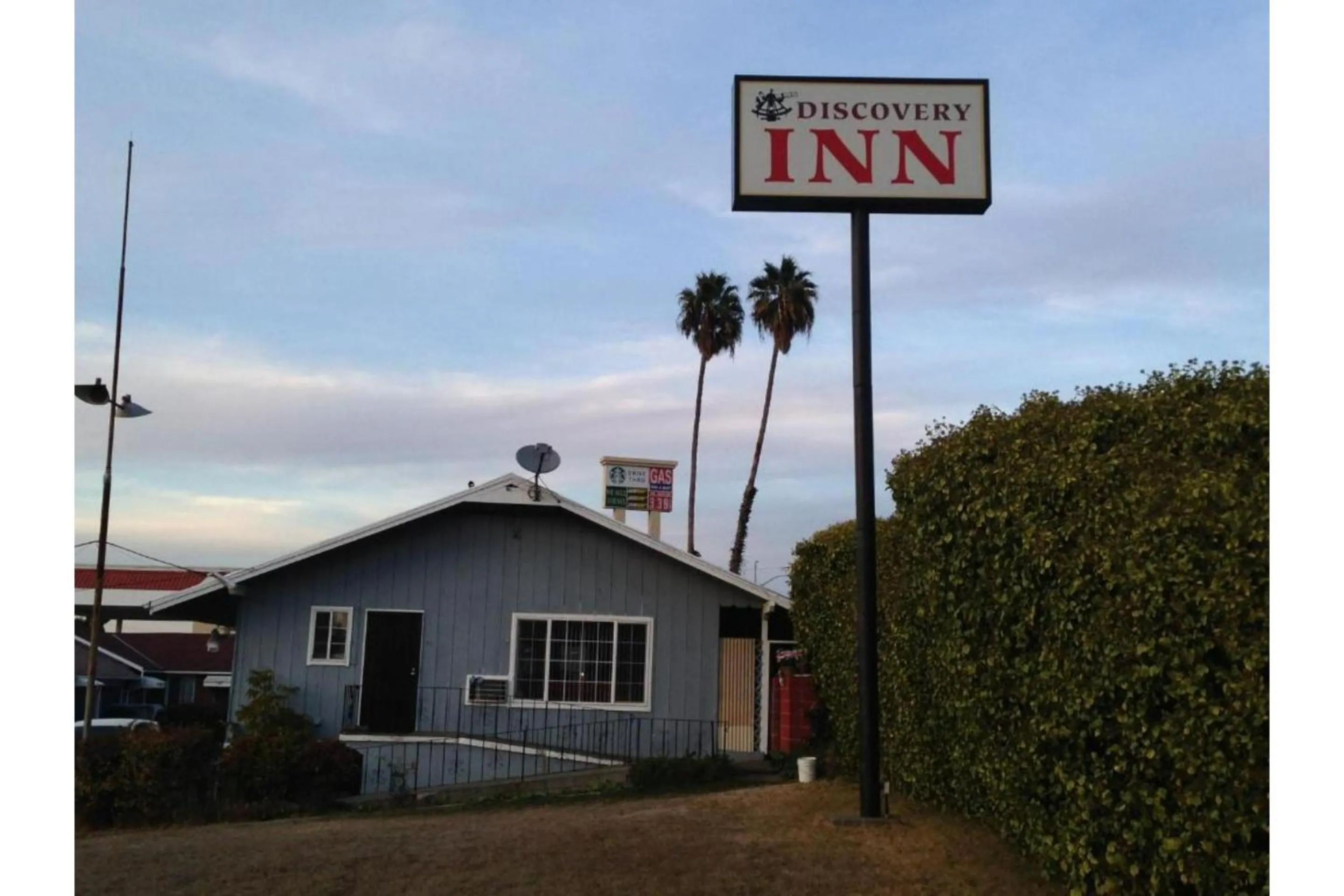Facade/entrance in Discovery Inn Vallejo I 80 Near Napa CA