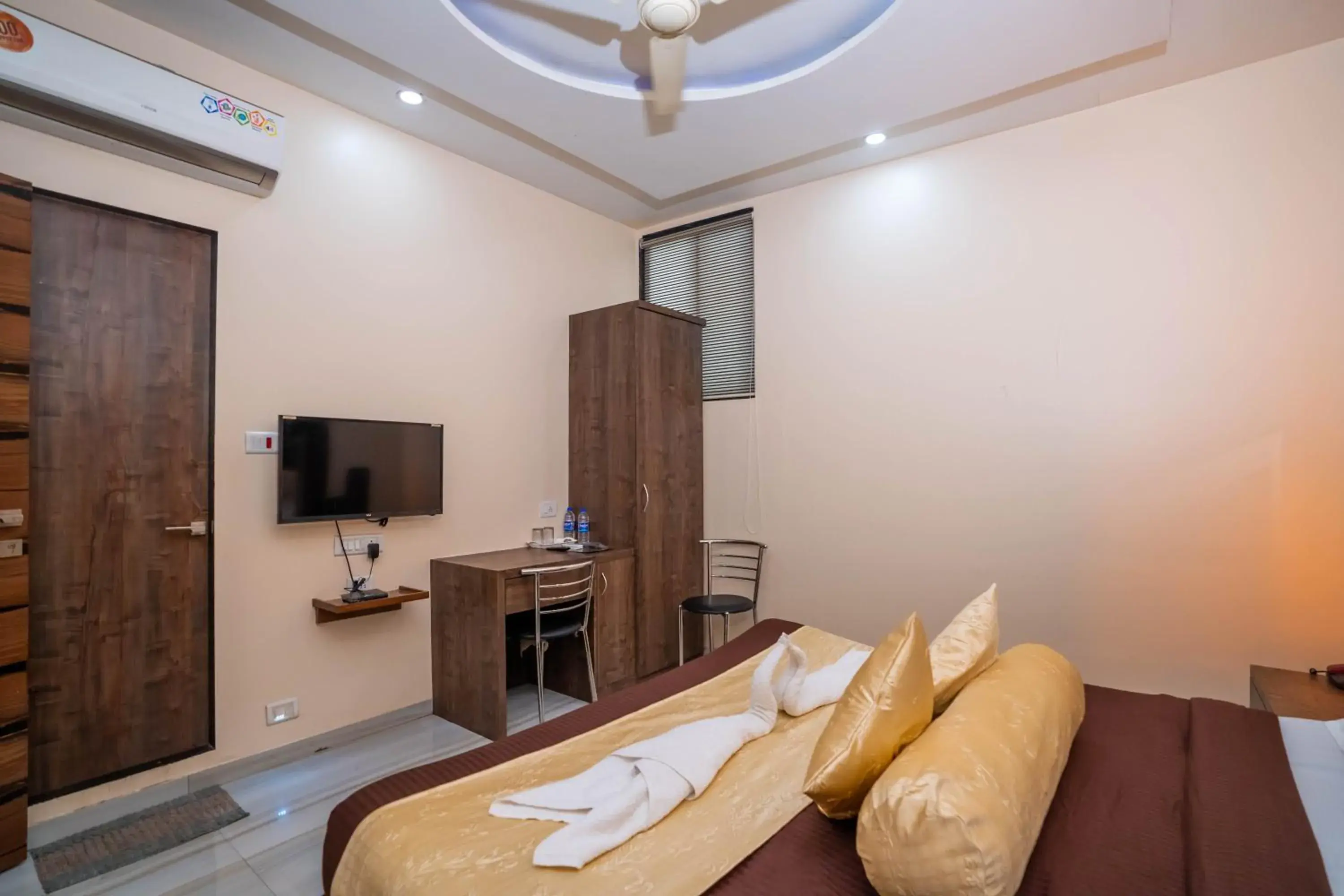 Bed in Hotel Royce Executive Near US Consulate, Bandra Kurla Complex Bed in Hotel Royce Executive Near US Consulate, Bandra Kurla Complex