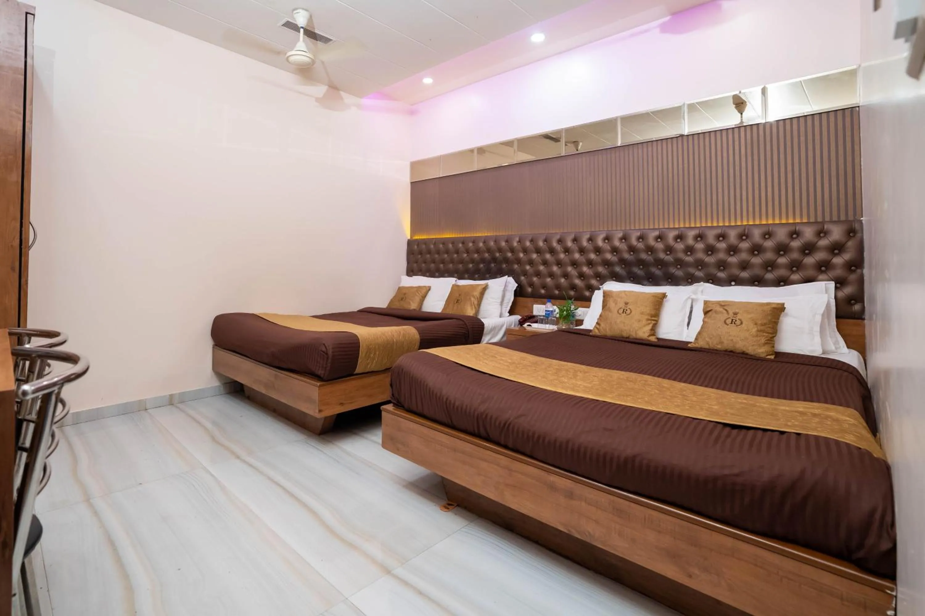 Photo of the whole room, Bed in Hotel Royce Executive Near US Consulate, Bandra Kurla Complex