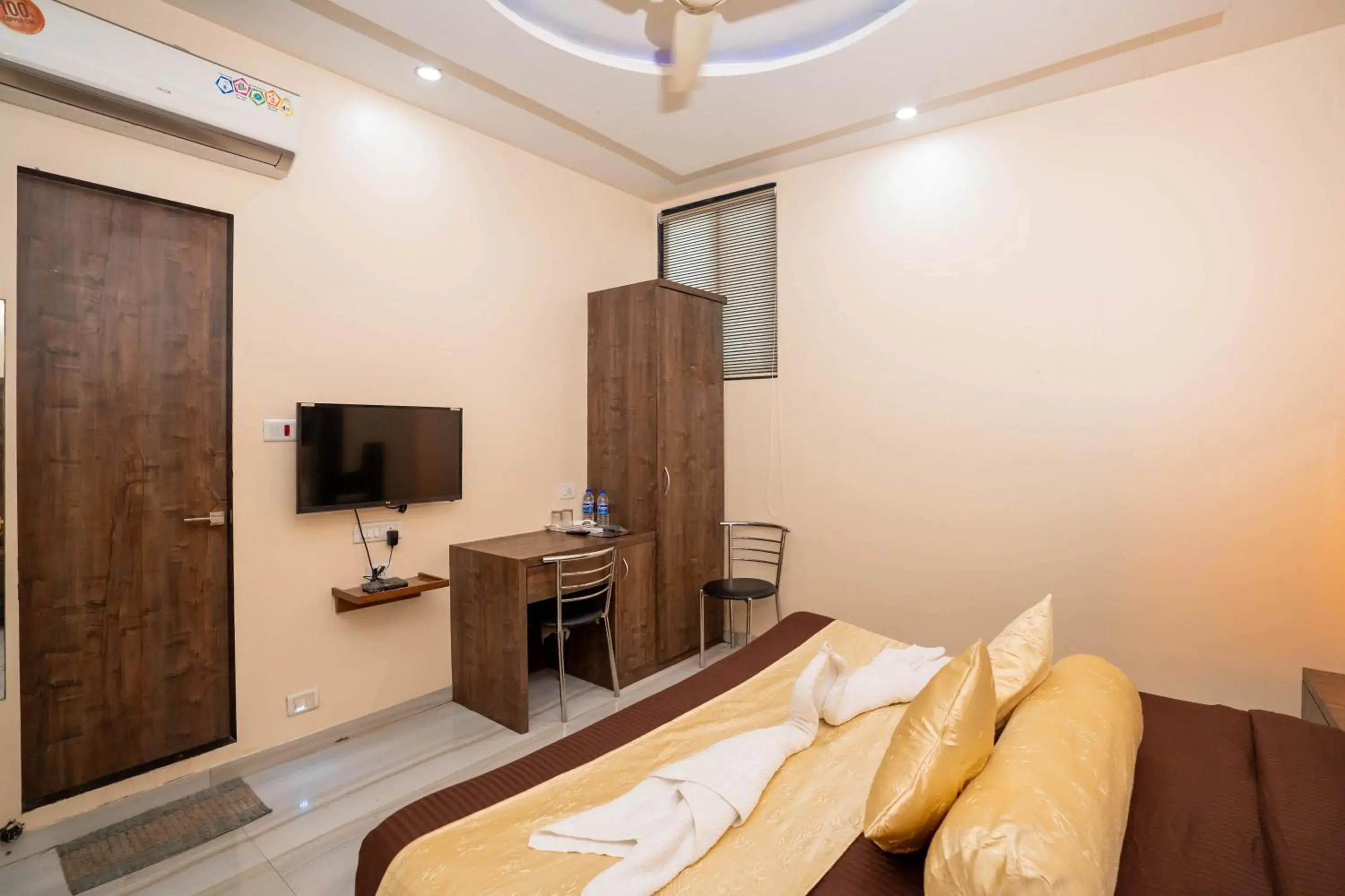 Bed in Hotel Royce Executive Near US Consulate, Bandra Kurla Complex Bed in Hotel Royce Executive Near US Consulate, Bandra Kurla Complex