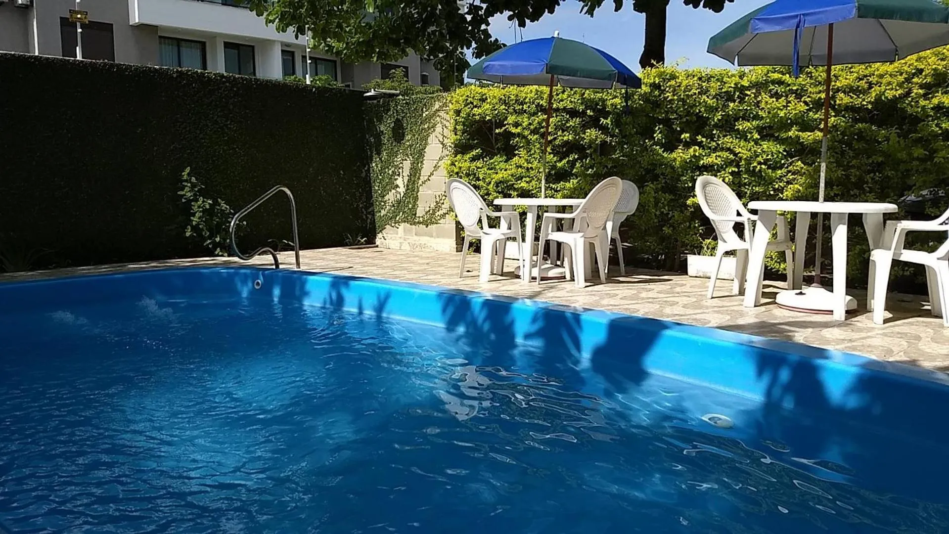 Swimming pool in Dell Osky Pousada