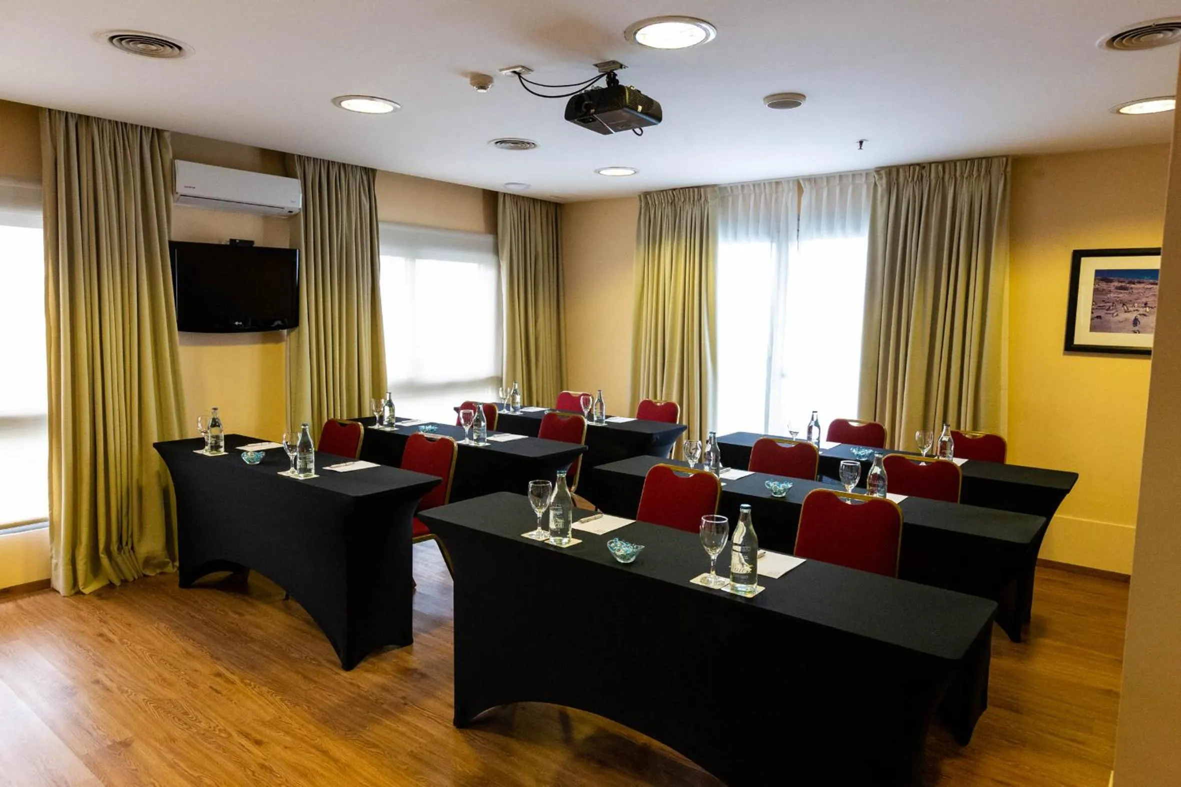 Meeting/conference room in 474 Buenos Aires Hotel