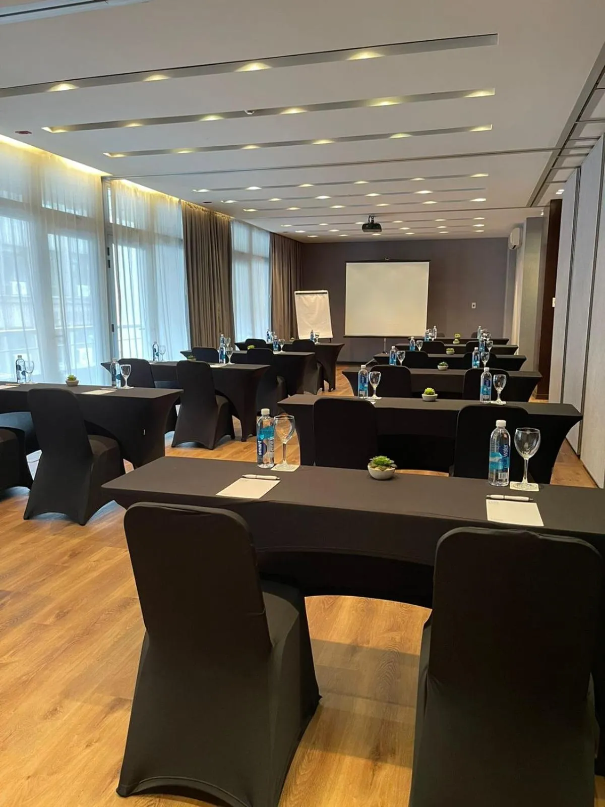 Meeting/conference room in 474 Buenos Aires Hotel