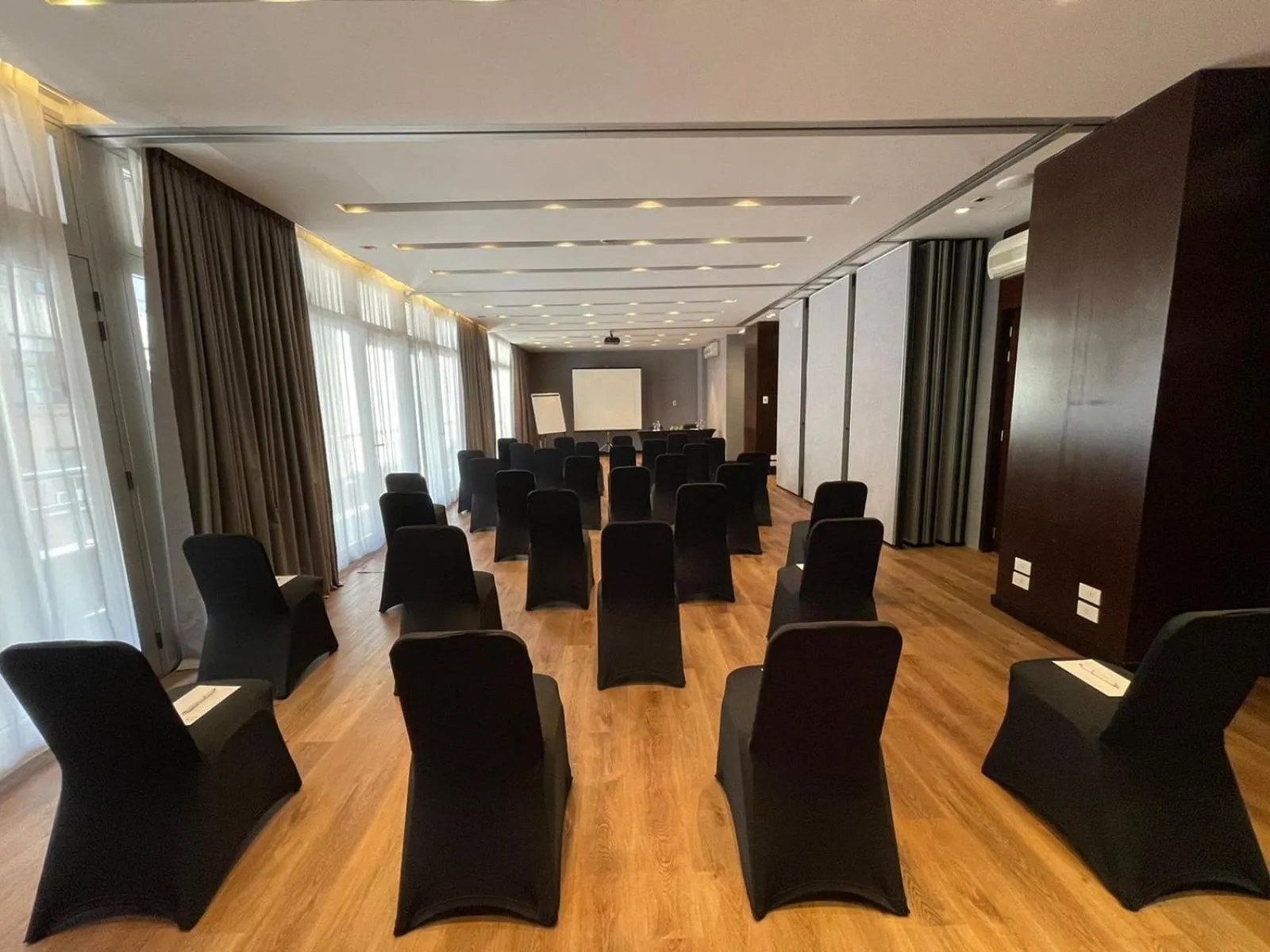 Meeting/conference room in 474 Buenos Aires Hotel