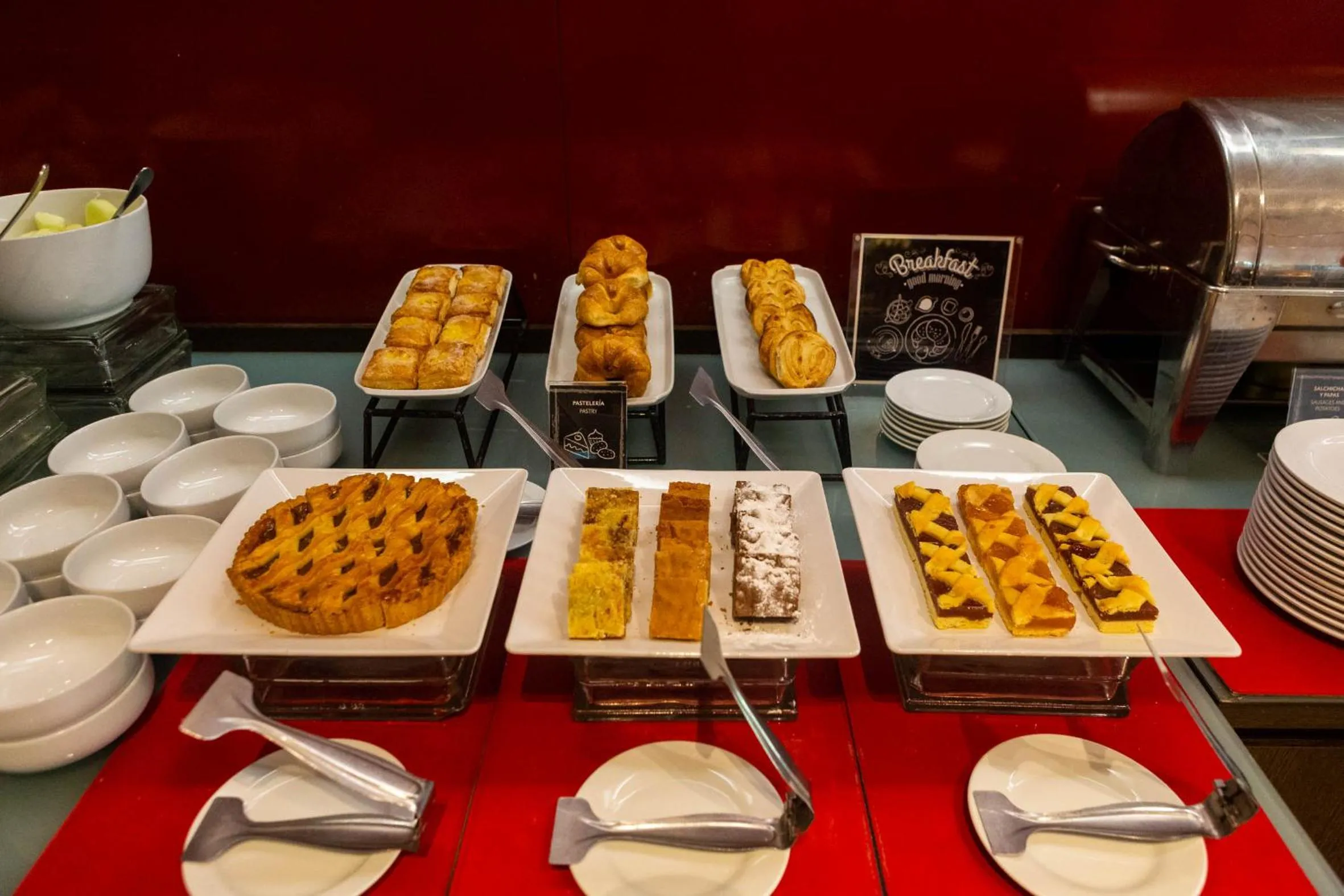 Buffet breakfast in 474 Buenos Aires Hotel